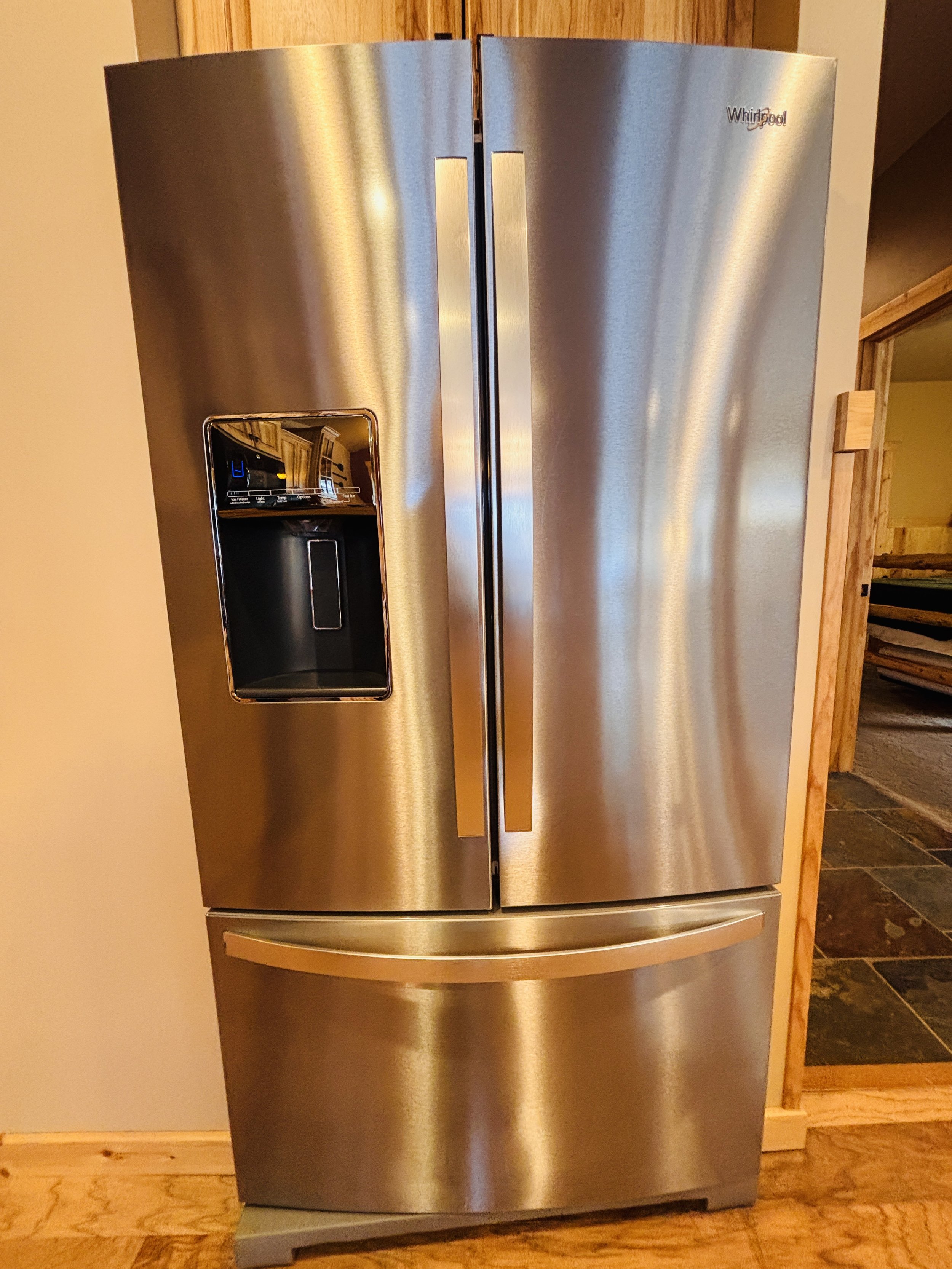 Kitchen / Refrigerator