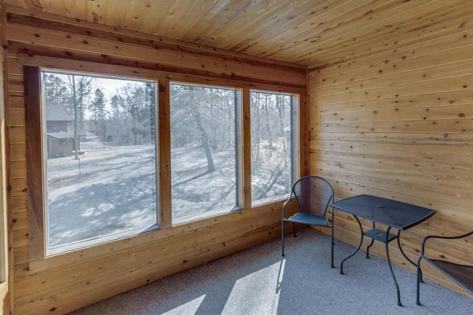 Second Floor Screen Porch - Roadside