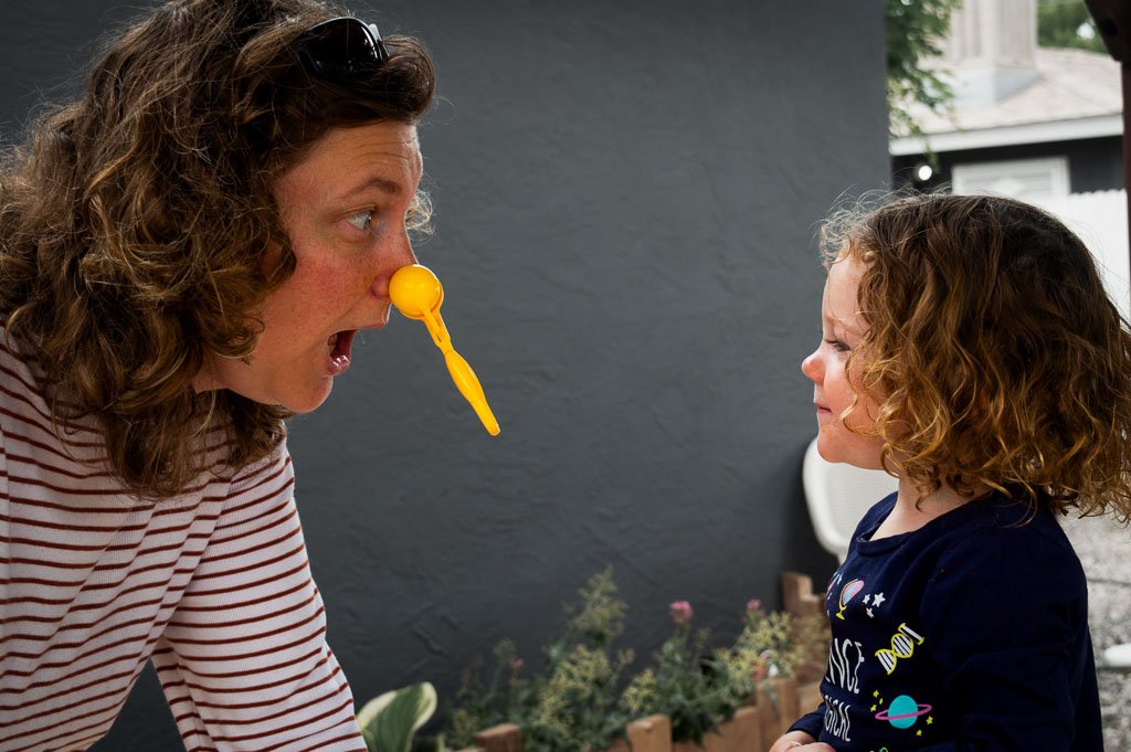 Rusted-Rose-Studios_Rusted-Rose-Studios_family-playful-moment-parent-child-bubbles_01_01.jpg