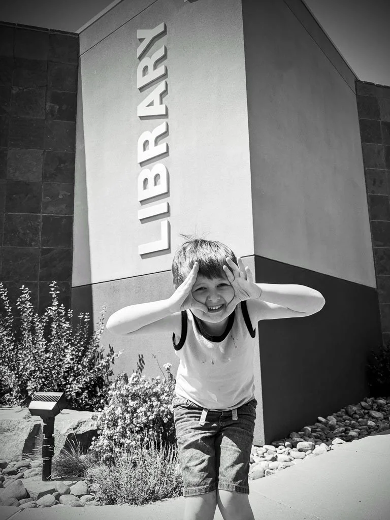 Rusted-Rose-Studios_Rusted-Rose-Studios_child-playful-library-outdoor-black-white_01_01.jpg