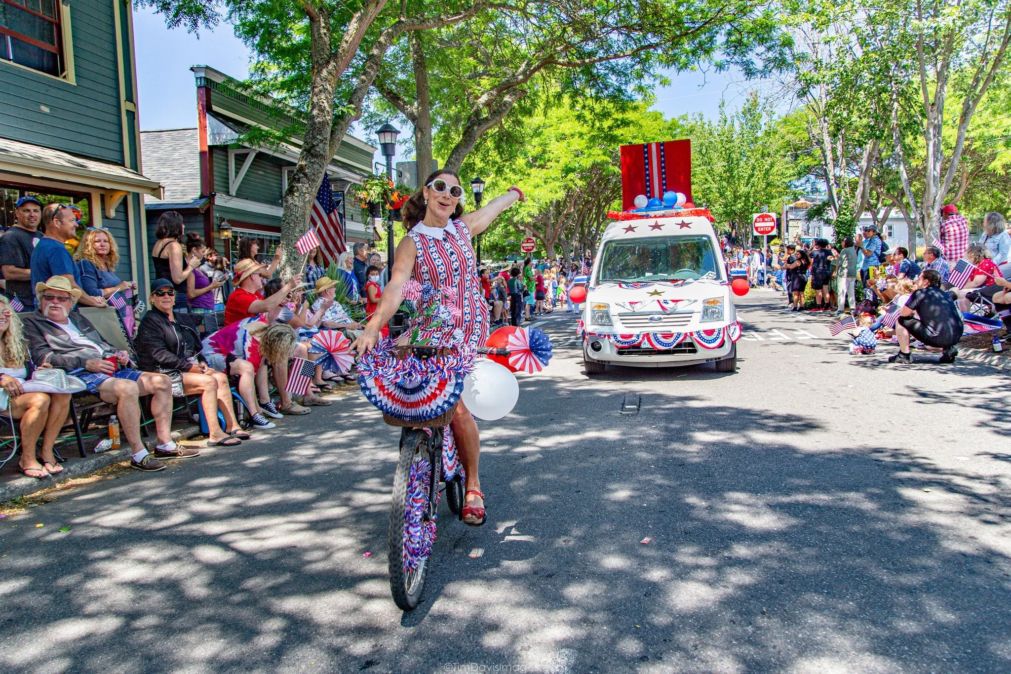 Kids waving, parade, 4th of July, United States of America, Independence Day, Tim Davis Photography