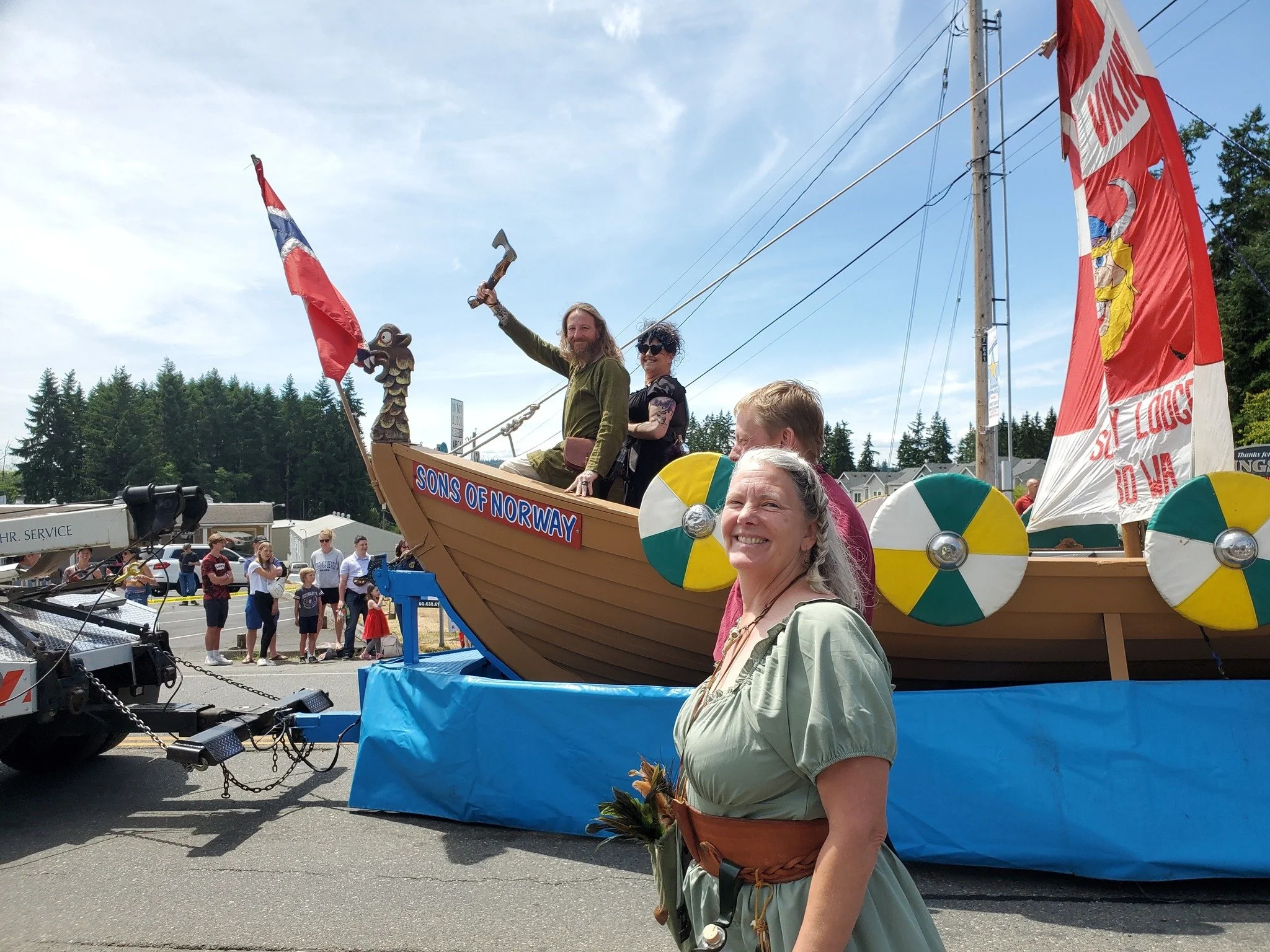 Kids waving, parade, 4th of July, United States of America, Independence Day, Tim Davis Photography, Viking, Sons of Norway