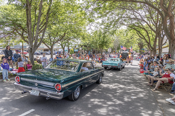 Kids waving, parade, 4th of July, United States of America, Independence Day, Tim Davis Photography, Vintage car