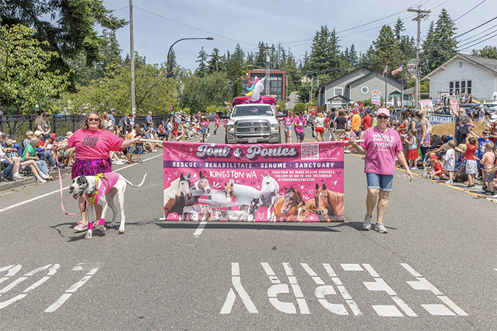 Kids waving, parade, 4th of July, United States of America, Independence Day, Tim Davis Photography