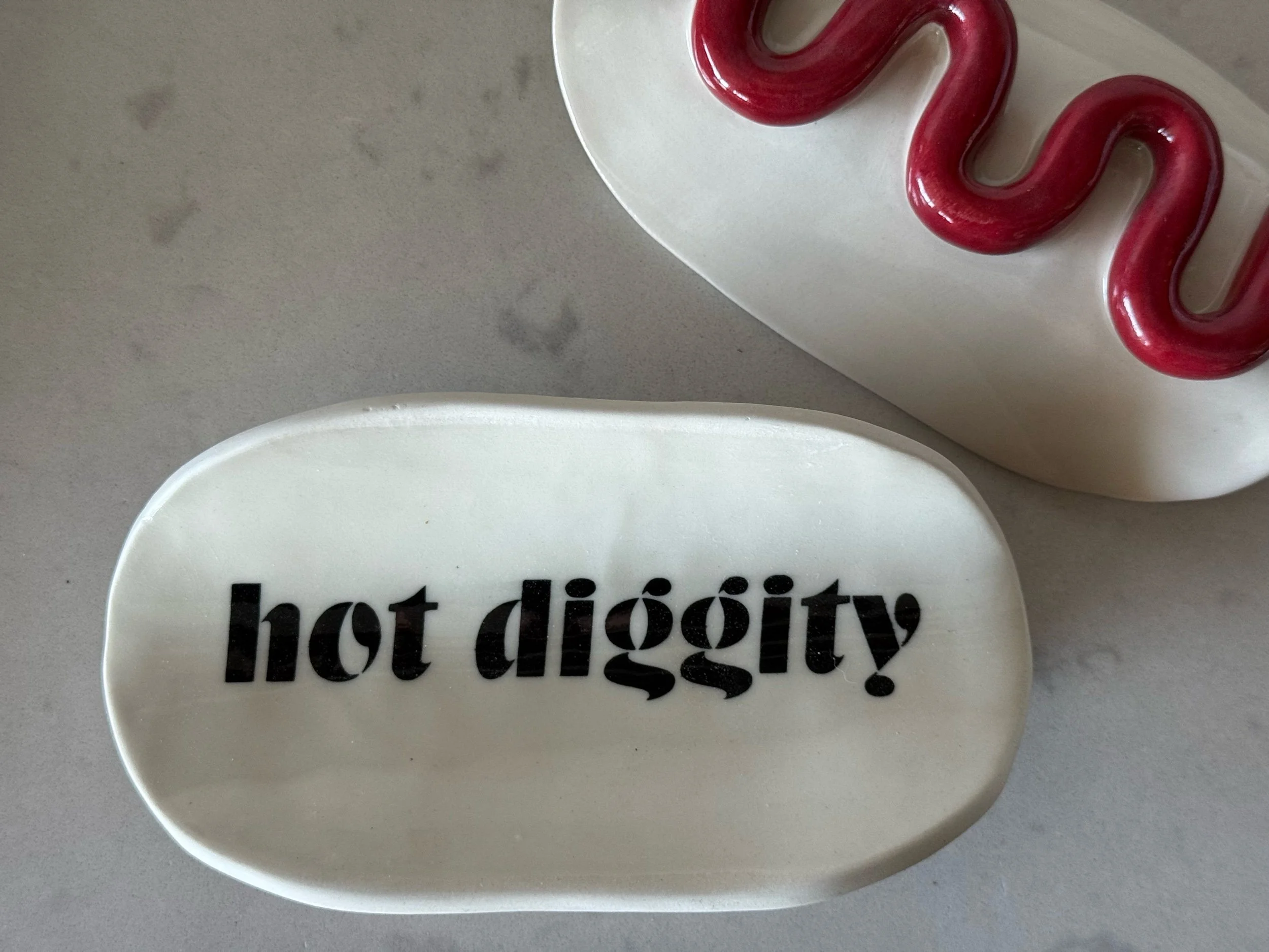 Hot Dog Plate - Hot Diggity (Ketchup)