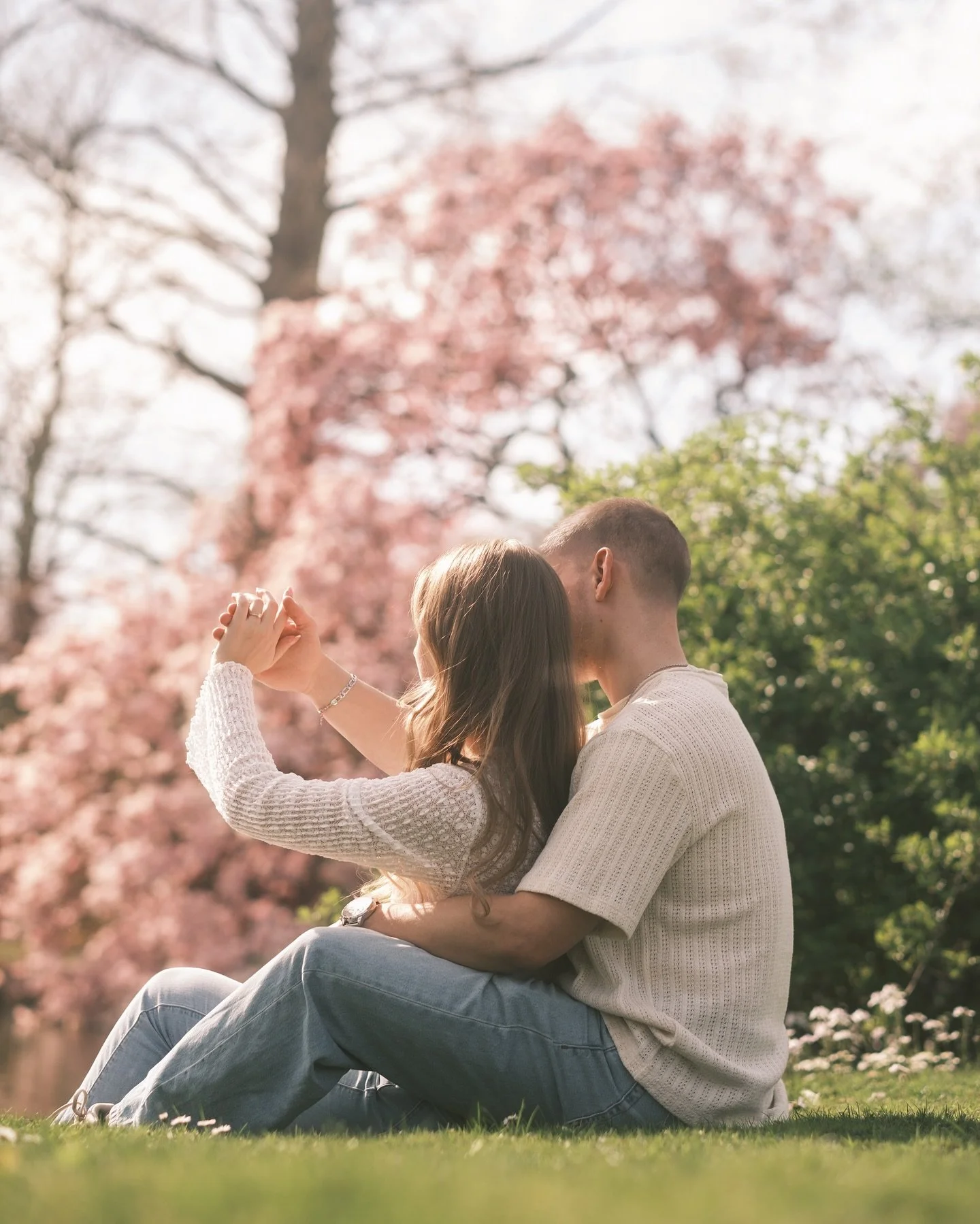 𝓜&amp;𝓙💍🌸 She said yes! 
&bull;
Die beiden sind ein wunderbares und liebevolles Paar ✨ danke euch von Herzen f&uuml;r euer Vertrauen, dass ich diesen besonderen Moment f&uuml;r euch festhalten durfte.
&bull;
M/ @meike.kiessling &amp; @j____l____k
