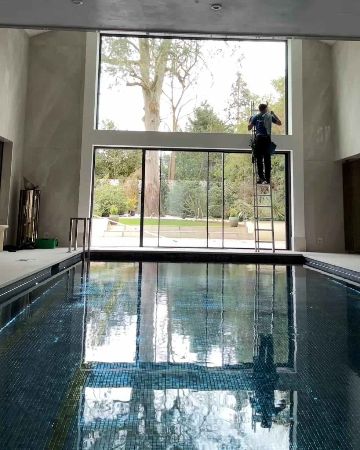 One wrong move and I&rsquo;m going swimming 💦 #window #windowcleaning #windowcleane #satisfying #fvwindowcleaning