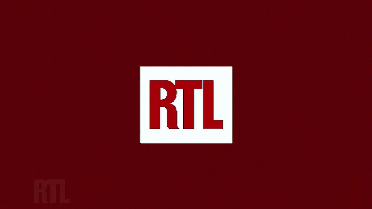 Logo RTL avec fond rouge et un carré blanc contenant les lettres rouges RTL.
