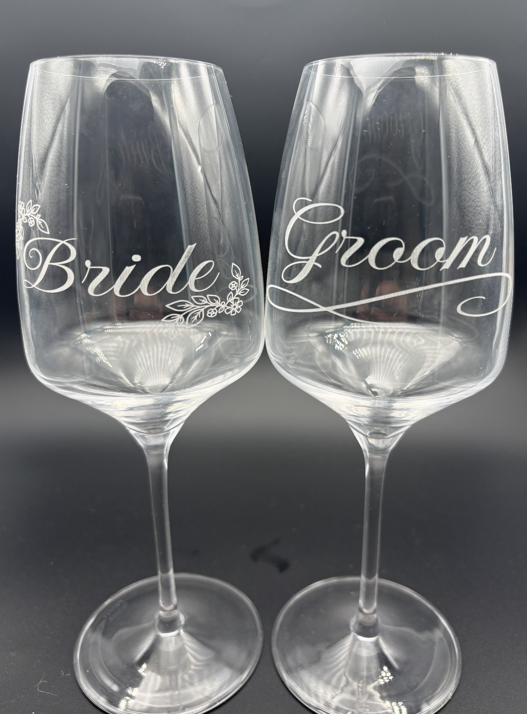 Set of 2 Bride & Groom Wine Glasses