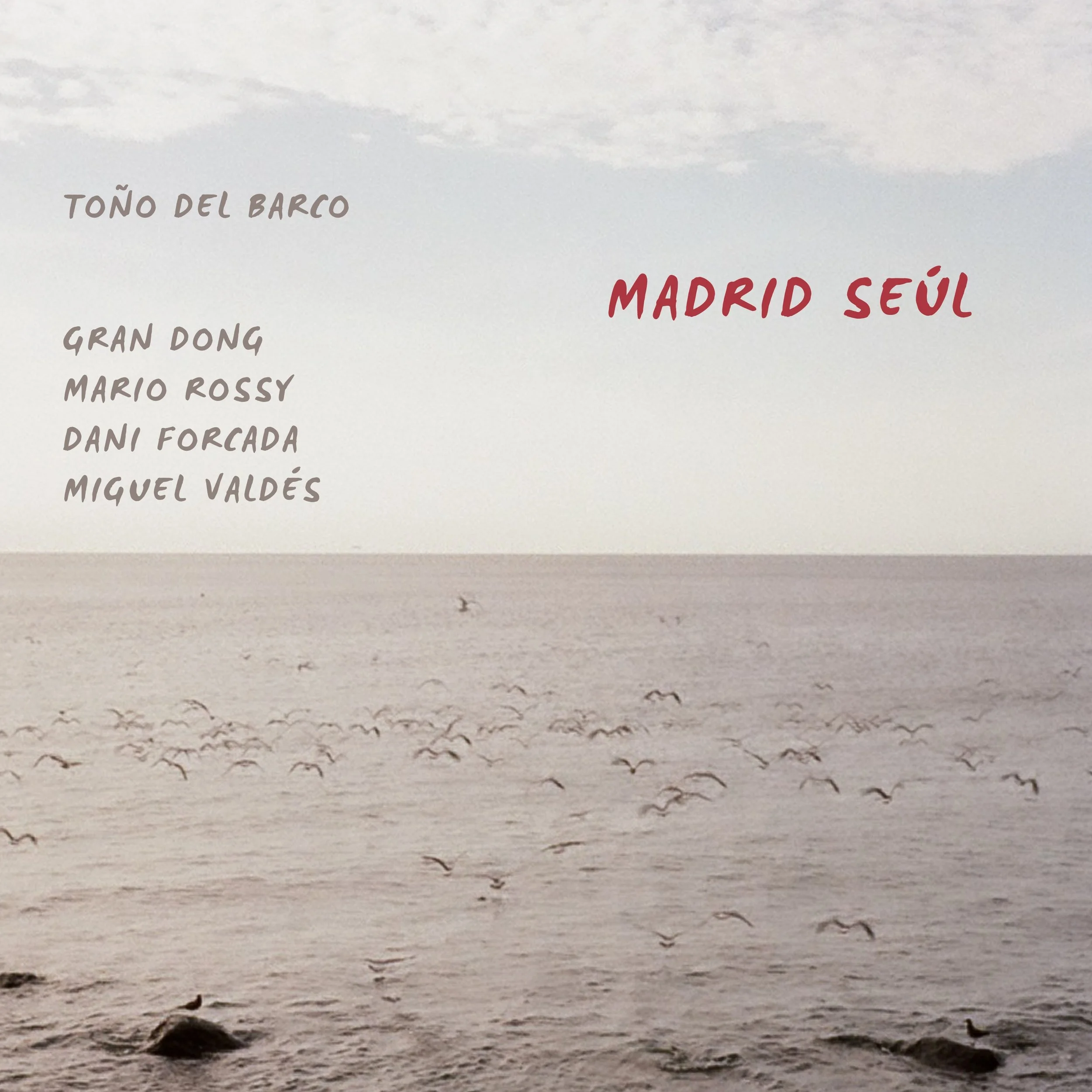 Lista de nombres en una imagen con fondo de mar y aves volando, con texto en español. Nombres como Toño del Barco, Gran Dong, Mario Rossy, Dani Forcada, Miguel Valdés y Madrid Seúl.