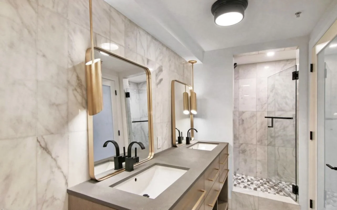 402 APT BATHROOM GUEST .jpg