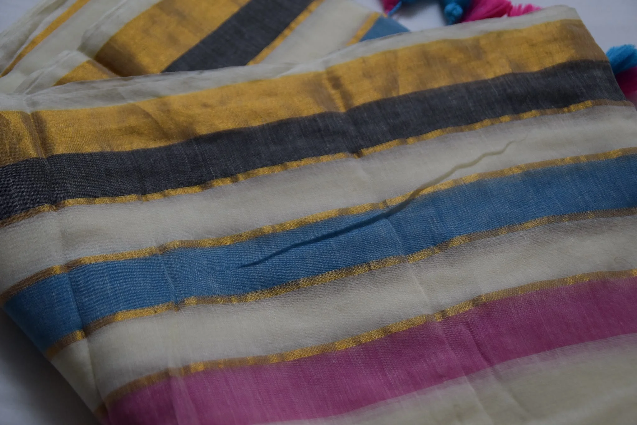 Multicolored Boarder Mulcoton saare