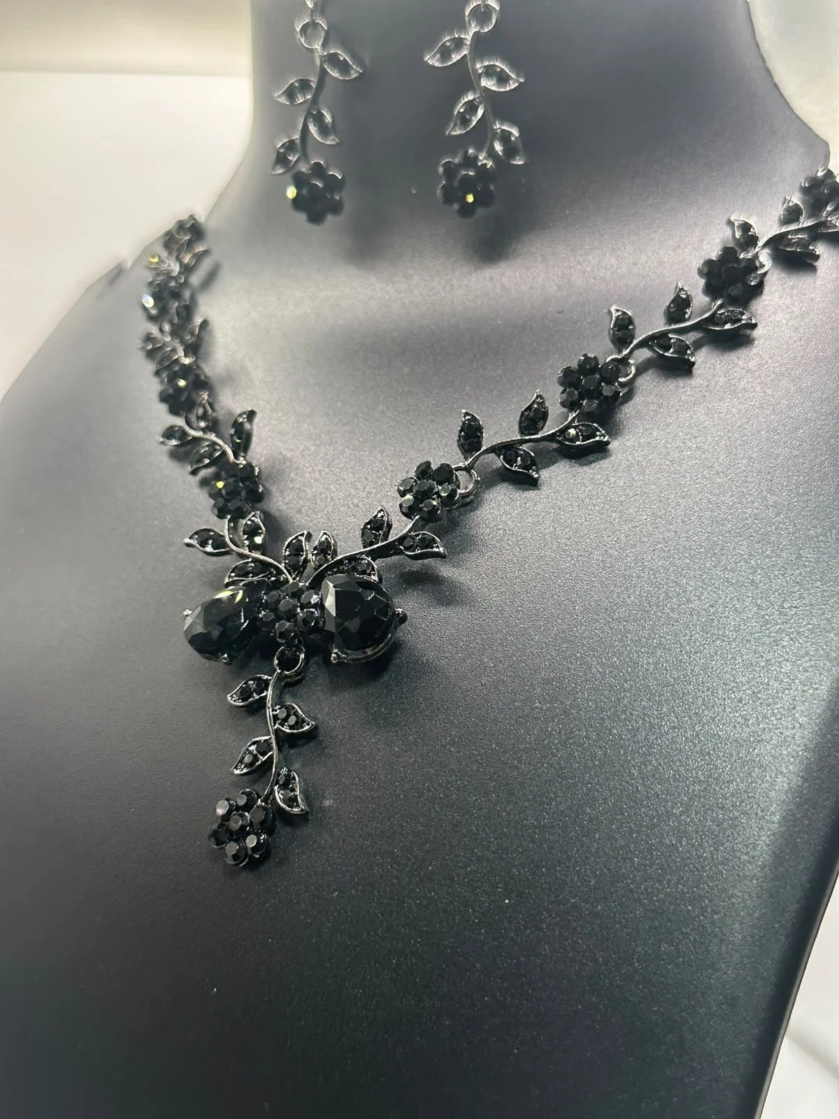 Midnight Blossom Vine Necklace Set