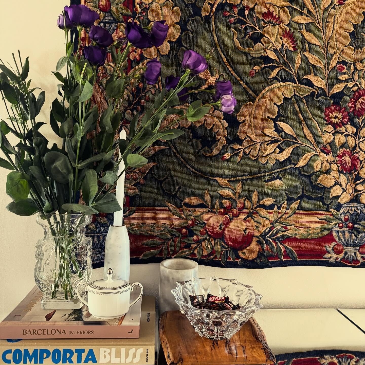 At my grandparents place there&rsquo;d be plants and flowers indoors in abundance. 

Nonno loved the garden and often would buy Nonna a beautiful orchid plant to add to her collection.
So sweet, and always thoughtful. 

#heirloomsreimagined #heirloom