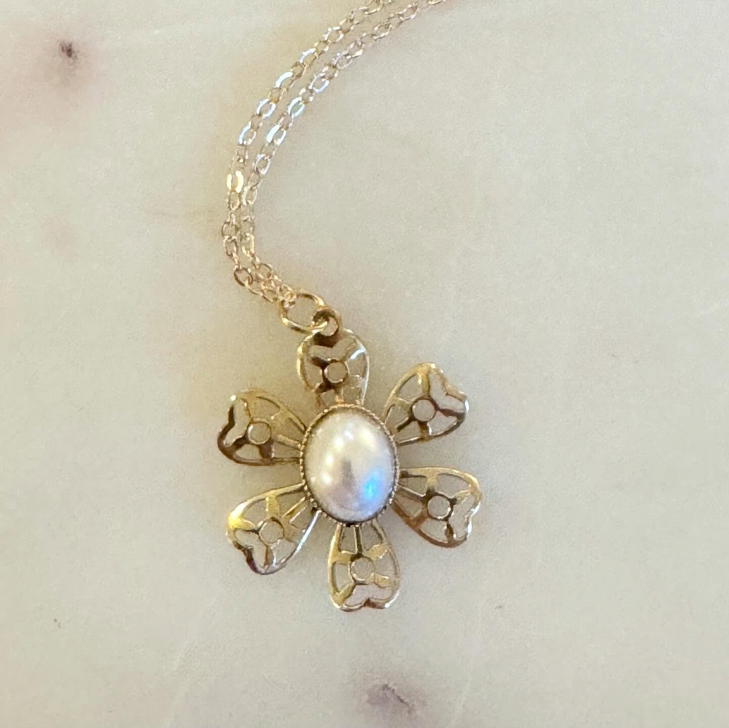 Ethereal Flower Faux Pearl Cabochon Necklace. Nonno&rsquo;s Keepings.

Heirloom-Led Jewellery, inspired by Italian Heritage.

#savinggloryjewellery #heirloomsreimagined #heirloomjewellery #italianjewellery #flowerpendant