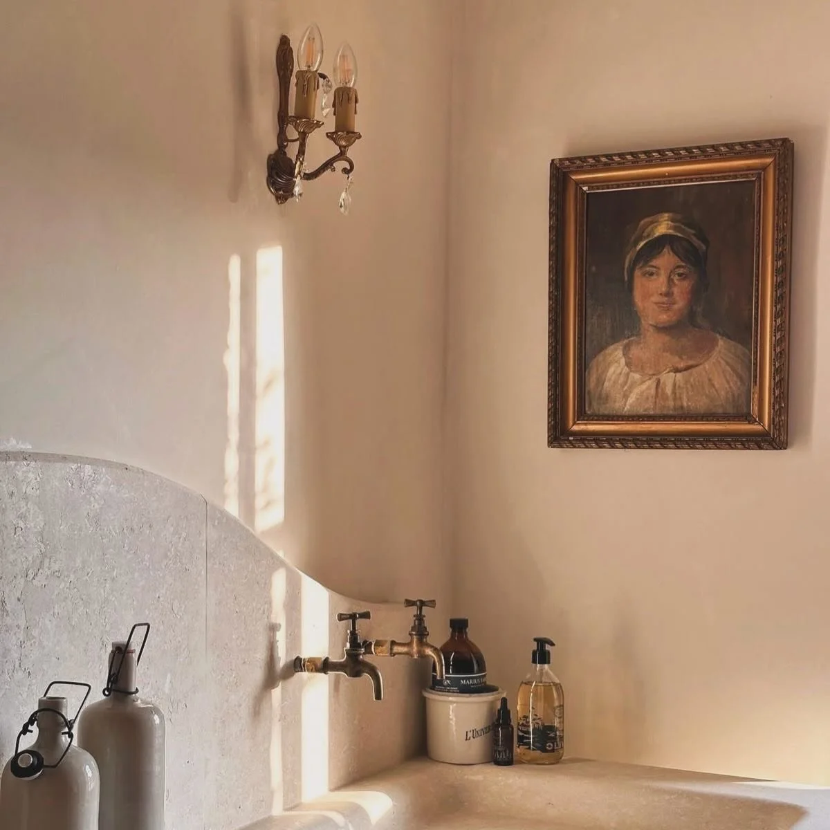 Afternoon sun hits different.

#heirloomsreimagined #afternoonsun #italianheritage #inspiredby #italianvilla