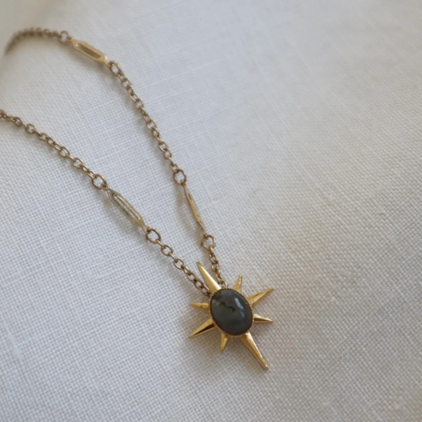 Petite Labradorite Starburst Necklace. Nonno&rsquo;s Keepings.

Heirlooms Reimagined.

#heirloomjewellery #labradoritejewellery #starburstpendant #vintagejewellery #savinggloryjewellery