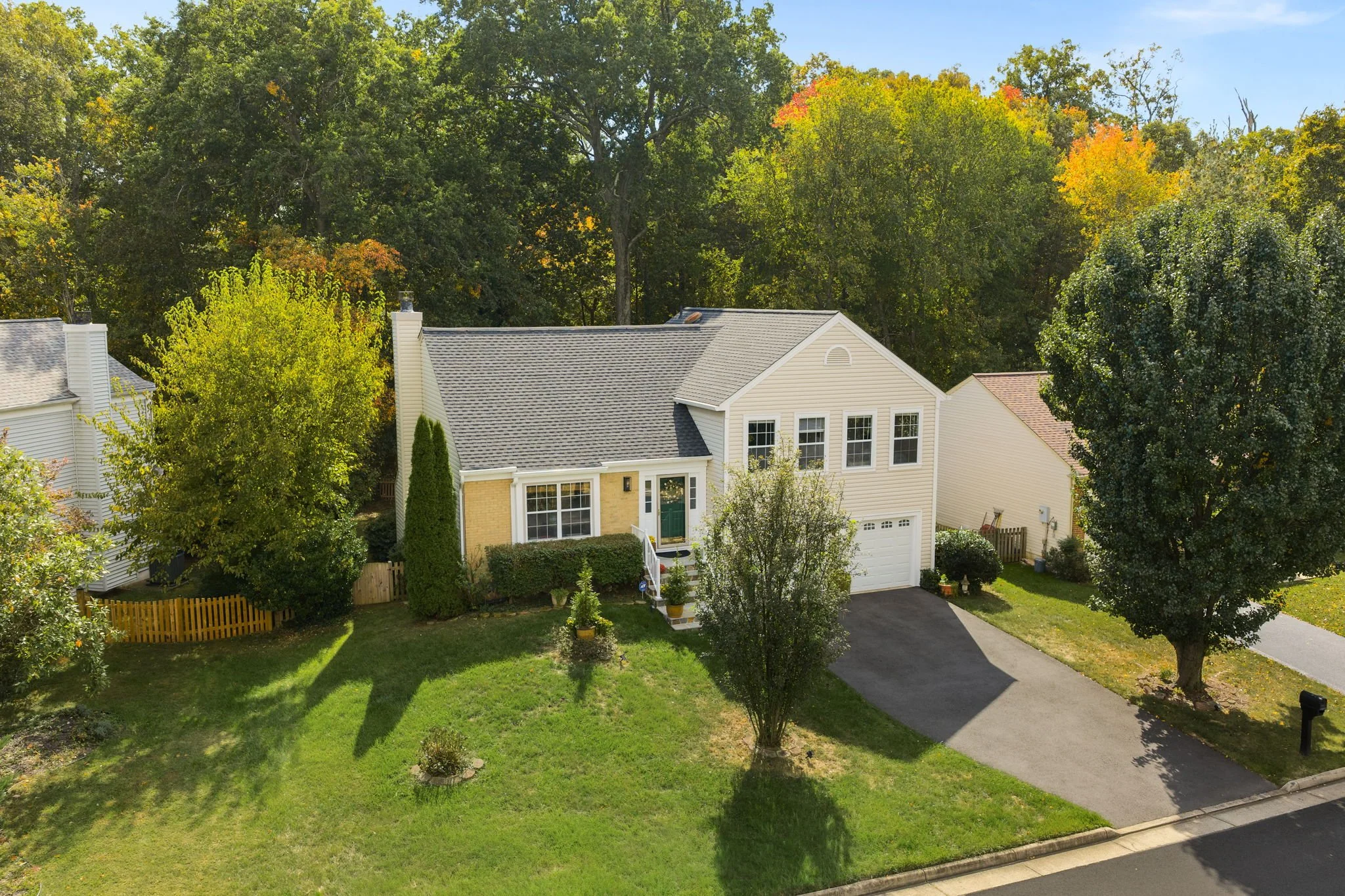 28 Bedford Dr, Sterling, VA 20165