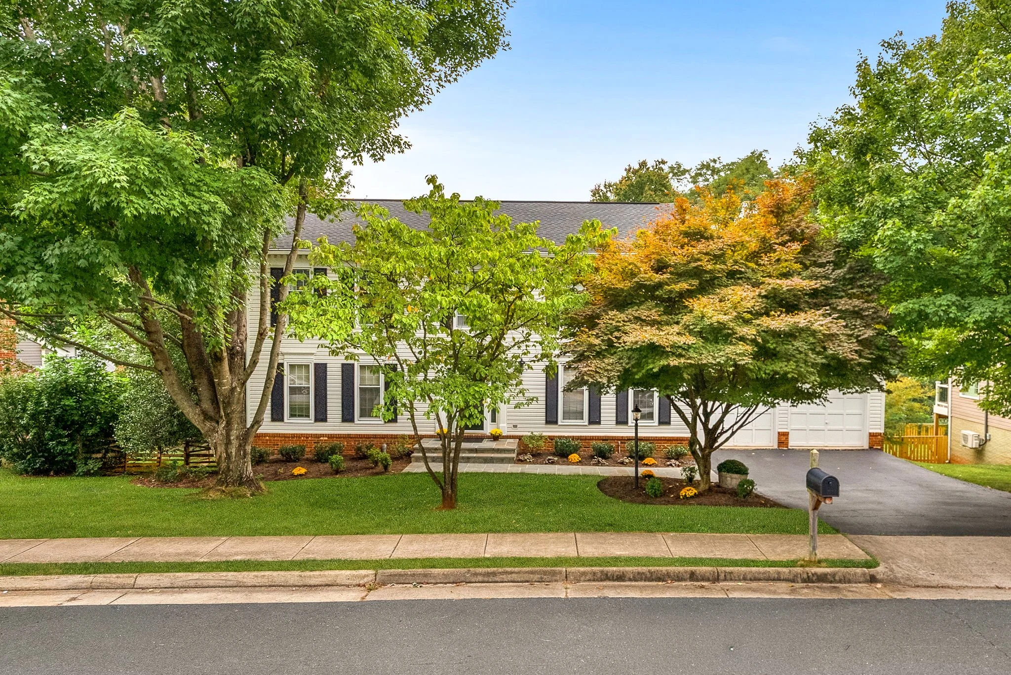 121 Regina Dr, Sterling, VA