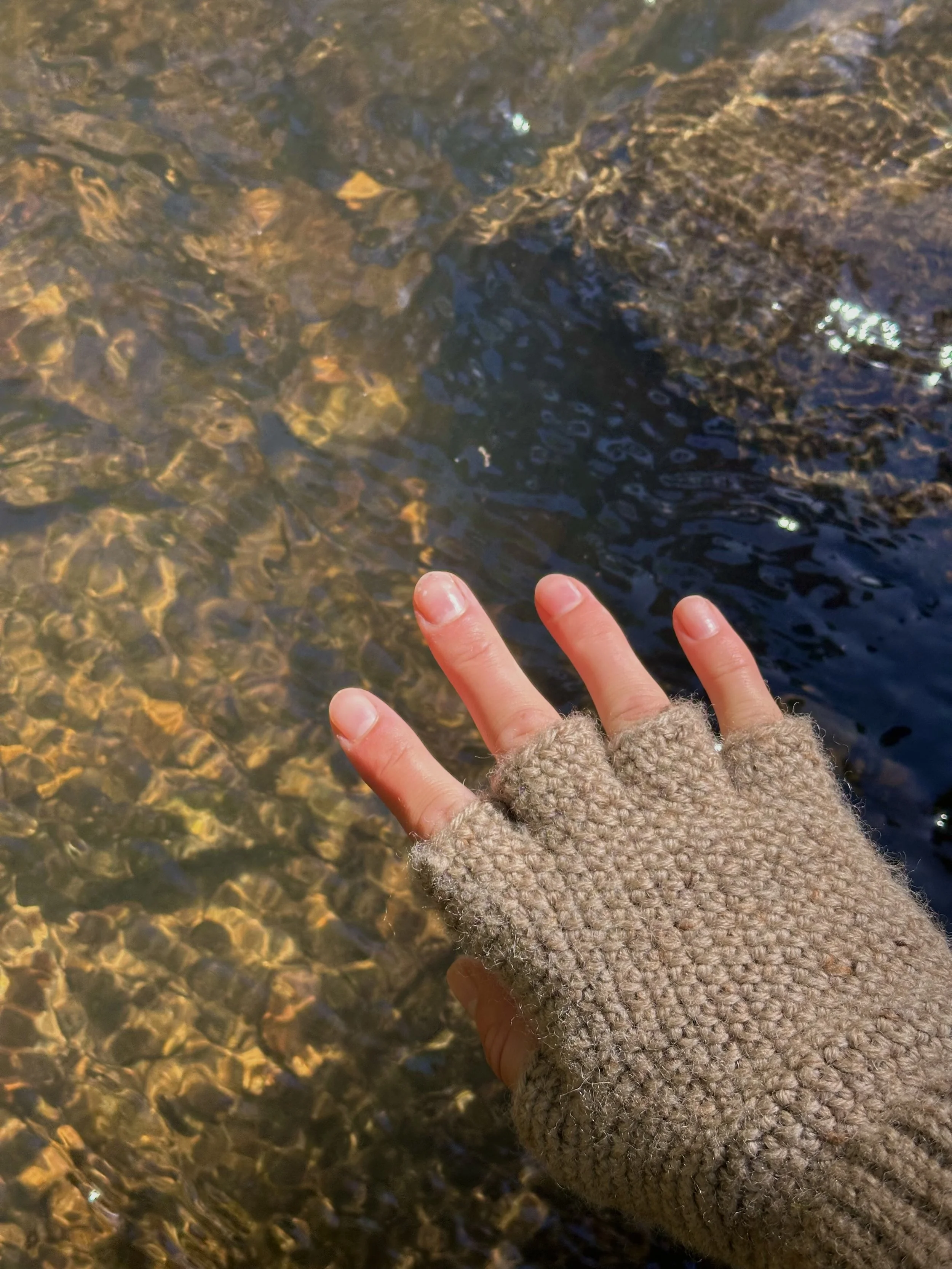 Freehand fingerless gloves