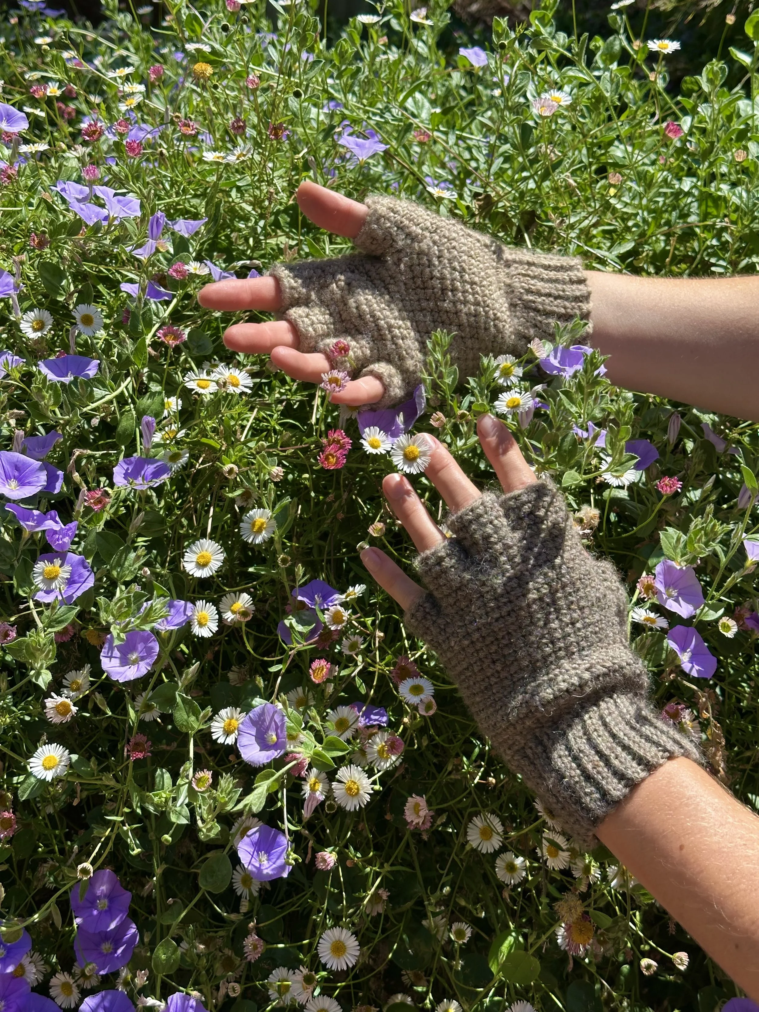 Freehand fingerless gloves