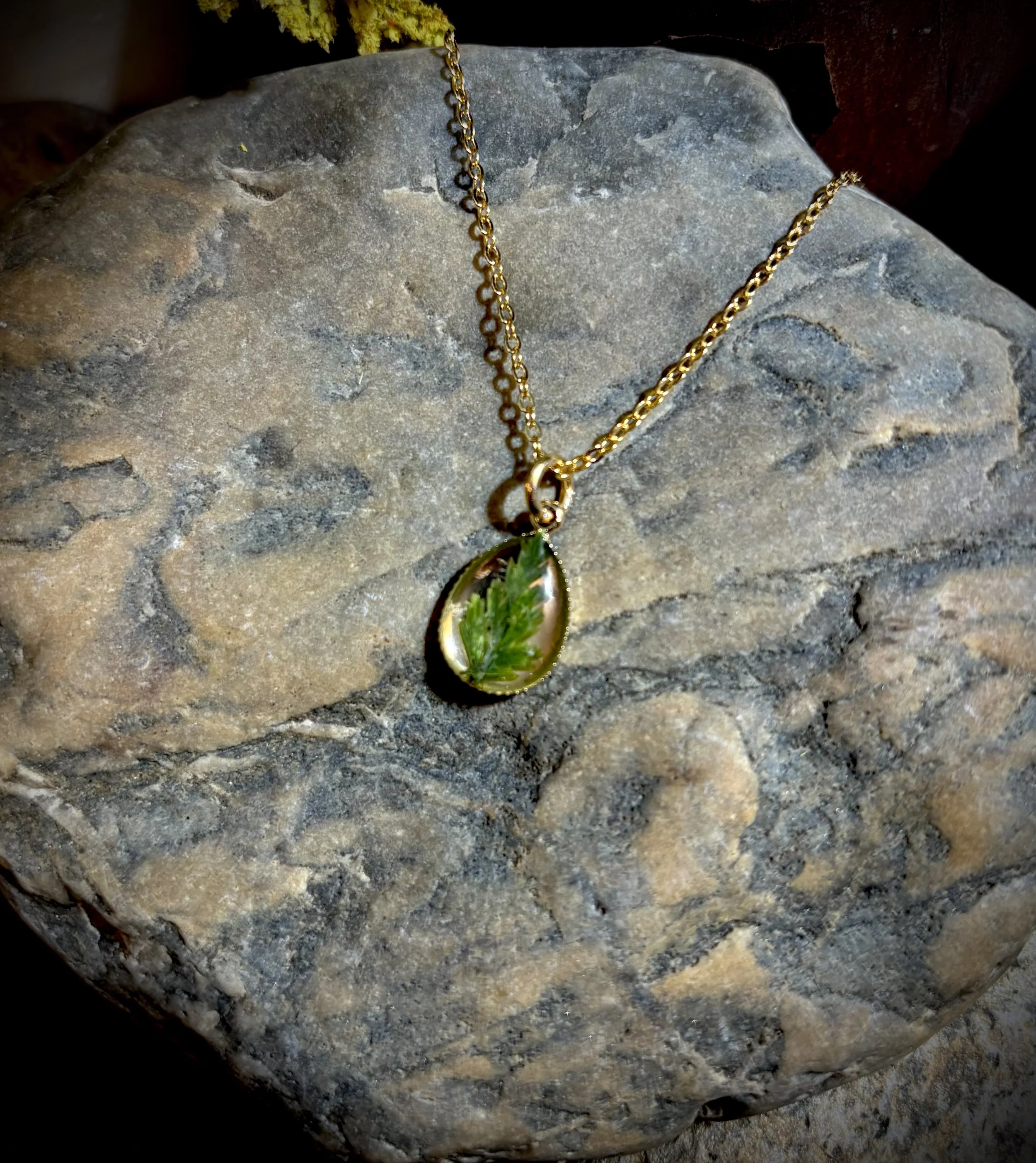 Dainty Gold Teardrop Floral Necklace-(Green fern)