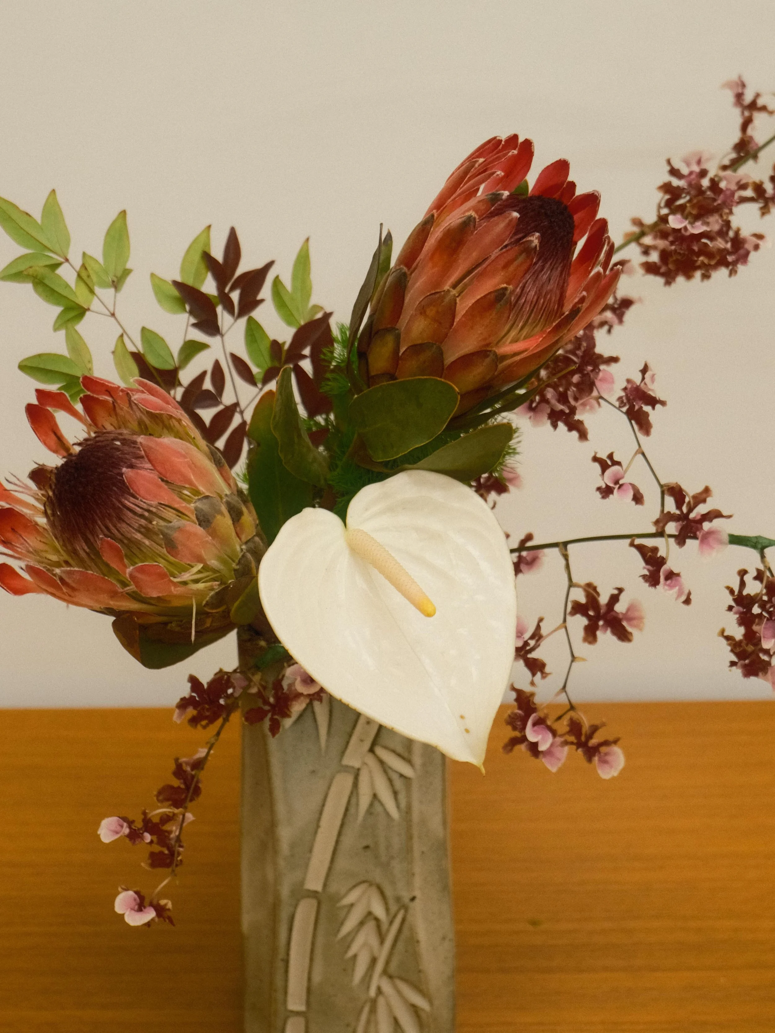 Ikebana made with all locally grown flowers :) Chocolate oncidium orchids, protea, &amp; anthurium 🫶🏽