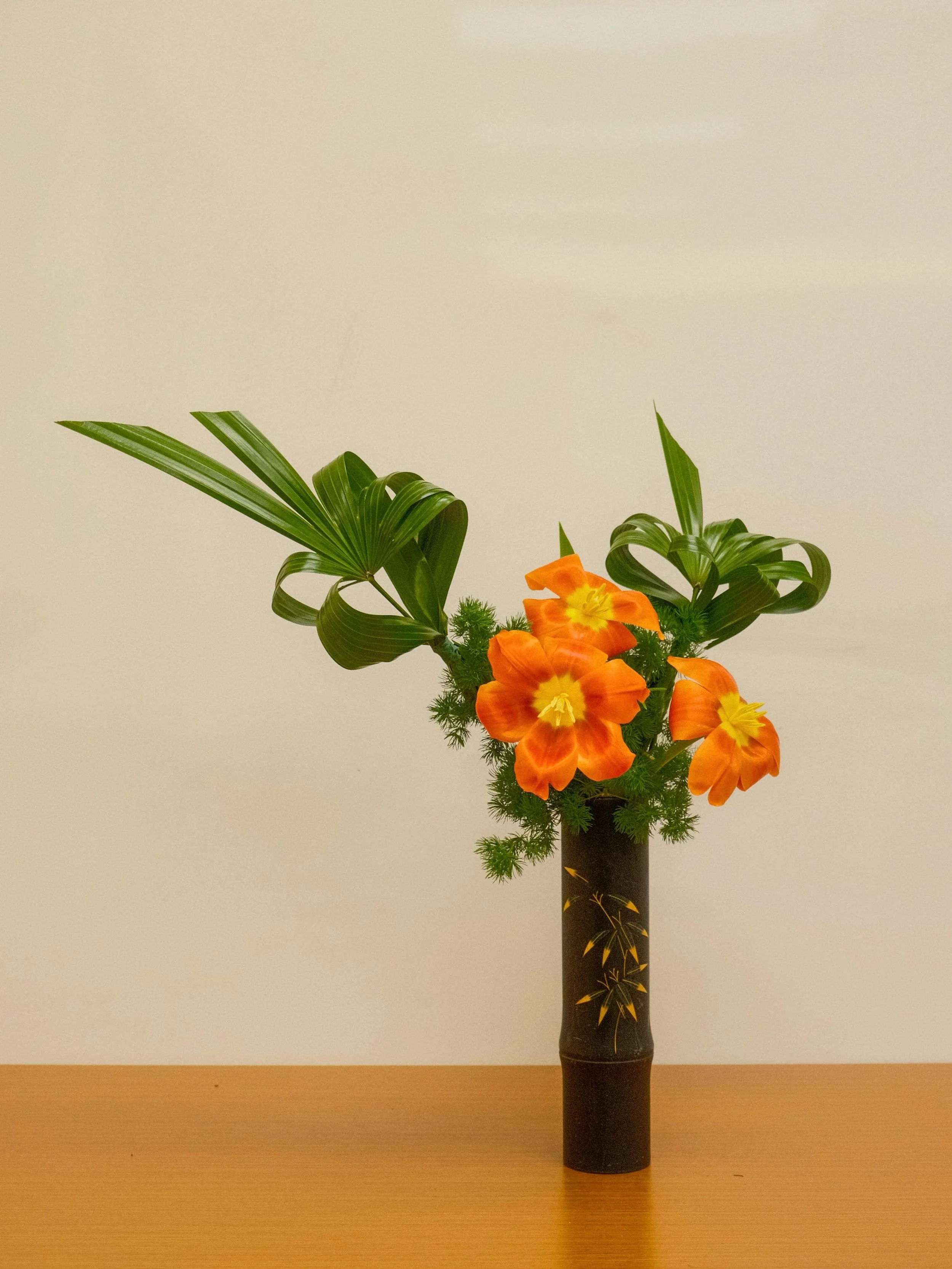 Sometimes less is more 🧡

Variation no.1 slanting style Nageire