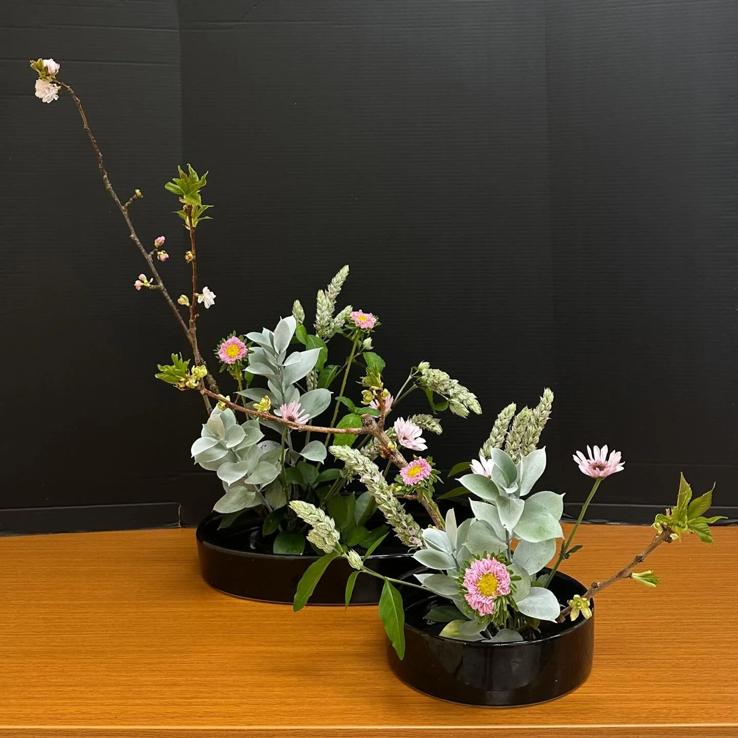some combination arrangements from class this weekend
.
.
.
.
.
.
. #ikebana #sogetsu #sogetsuikebana #moribana #oahuflowers