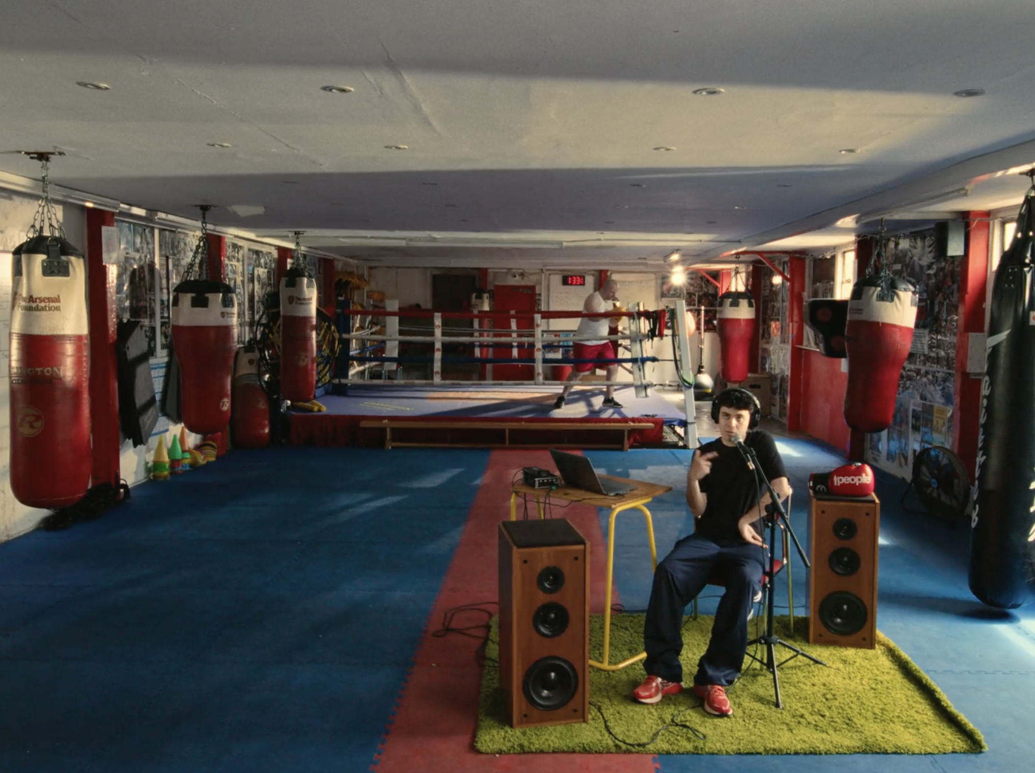 niko b live performance film