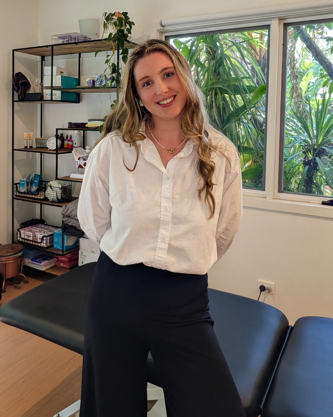 Dr Florence, a chiropractor in Ocean Grove, helping people with postural issues, back pain, neck pain, hip pain, scoliosis, sport injuries, pregnancy, kids, families using chiropractic care ( activator , diversified , blocks, cranials), massage