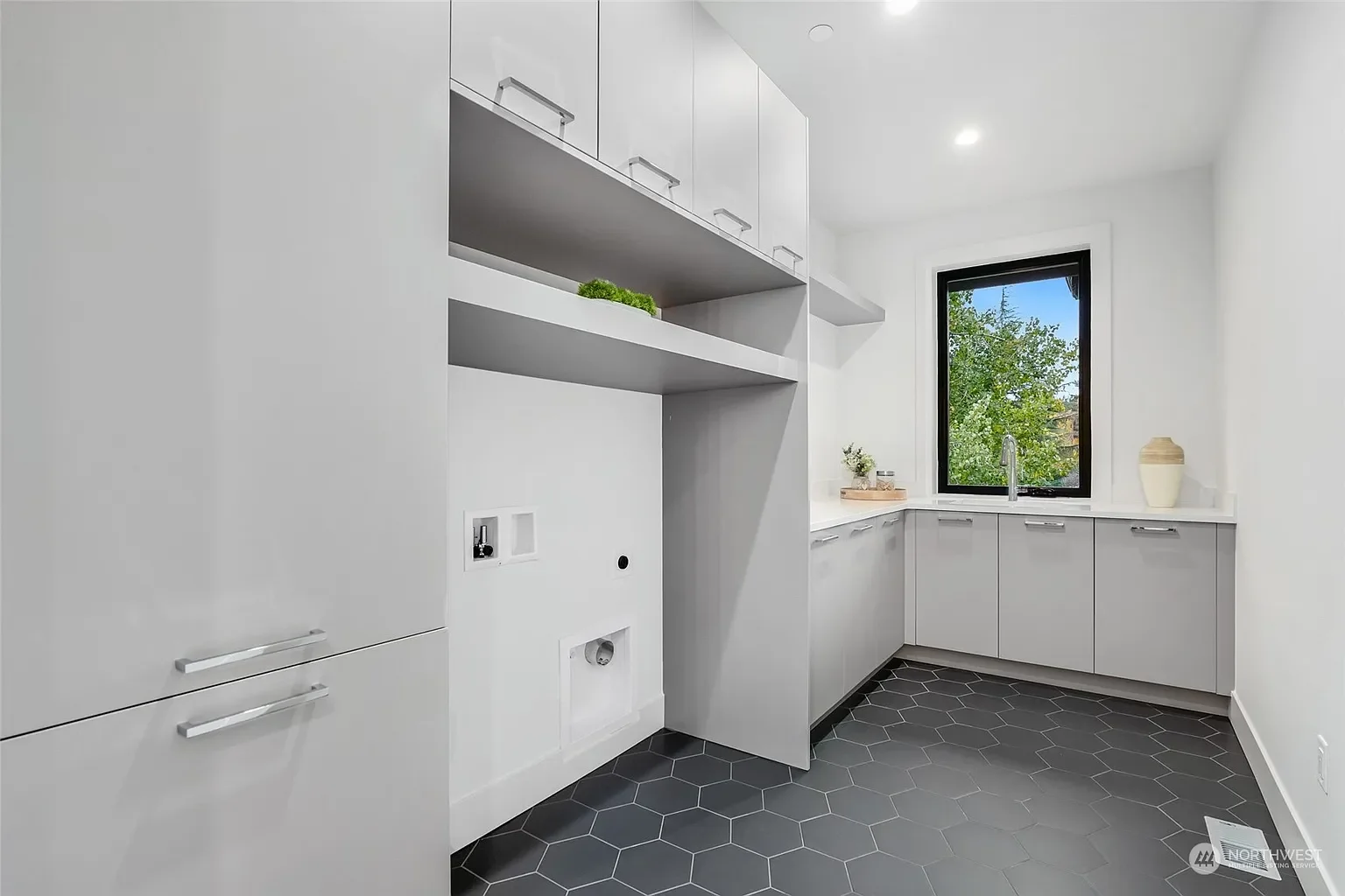 37e74ad22de33632f8f157bead5e5d9e-uncropped_scaled_within_1536_1152 (1).webp