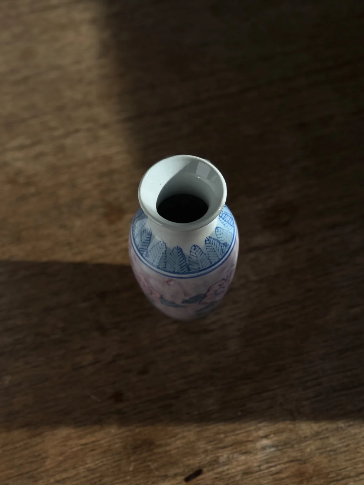 italy_napoli_vase_top.jpg