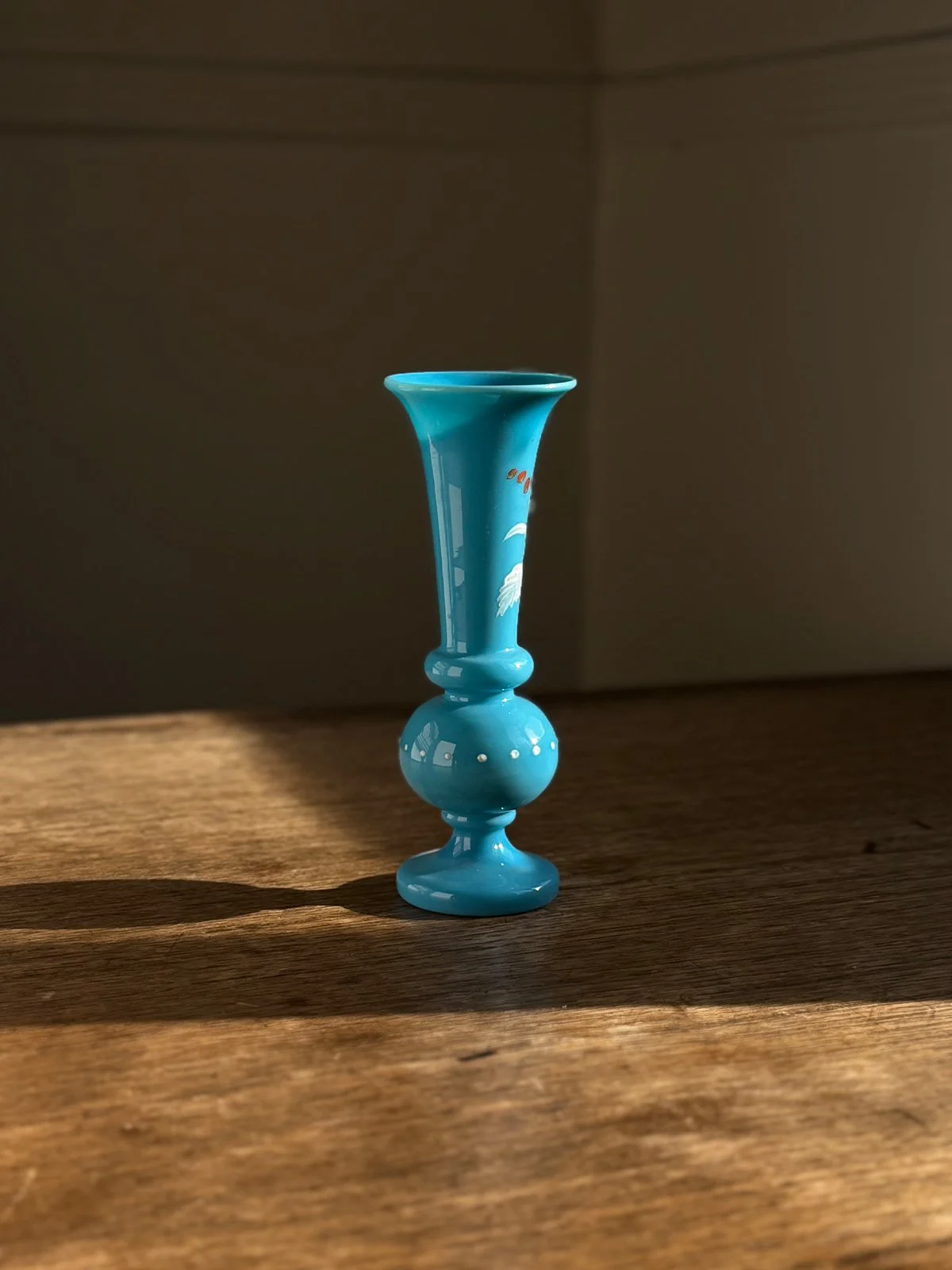 Paris_slim_blue_vase_angle.jpg