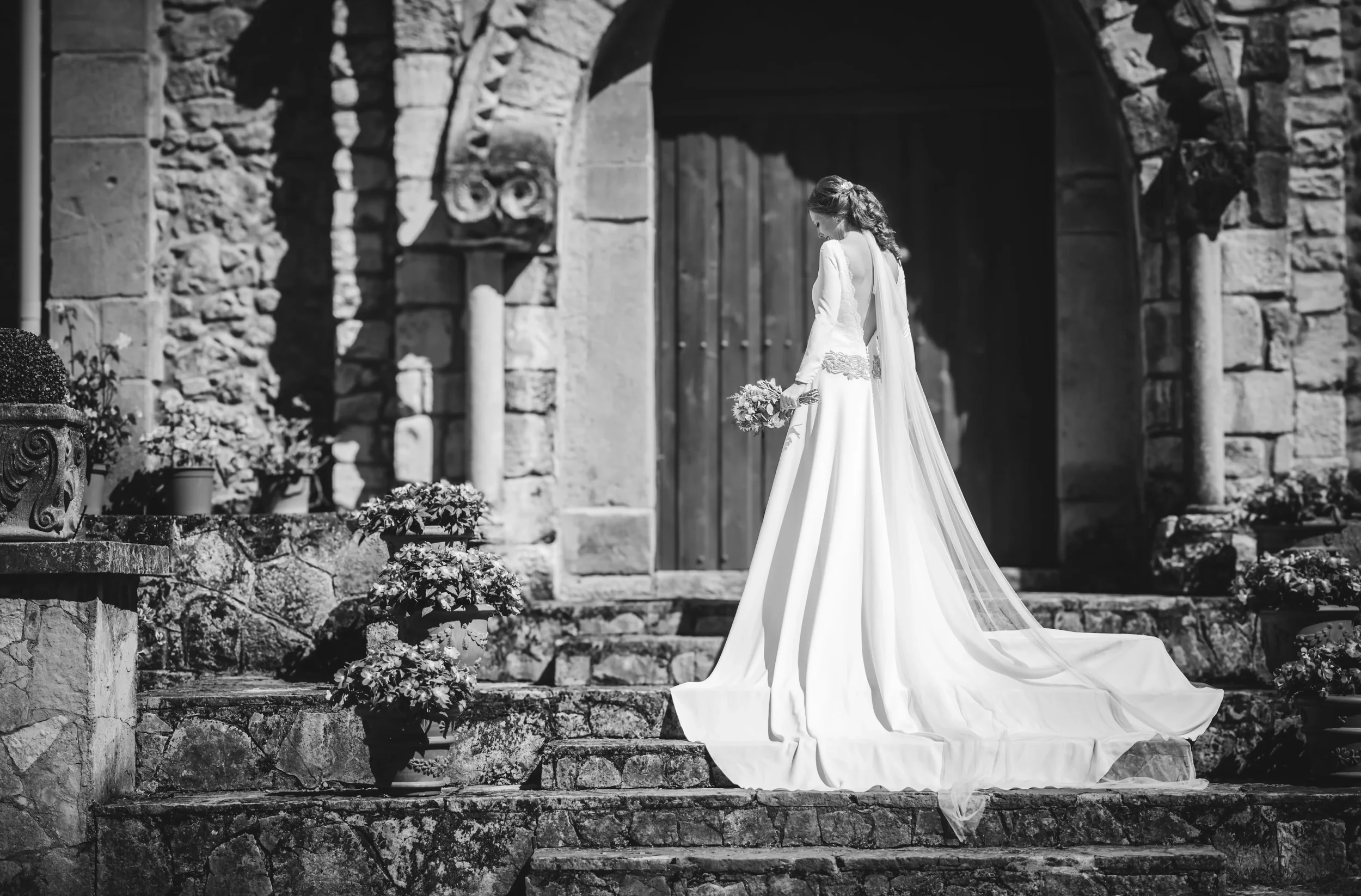 Novia vestida con largo vestido palacio de villabona