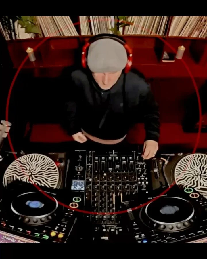 Finally, it&rsquo;s happening! 
Eminesence is getting freshly pressed on wax&hellip; 
Reworked and remastered, backed up by a brand new version of &lsquo;Reach For The Sun&rsquo;! ☀️

We wanted to repress this ultra rare vinyl release for many years,