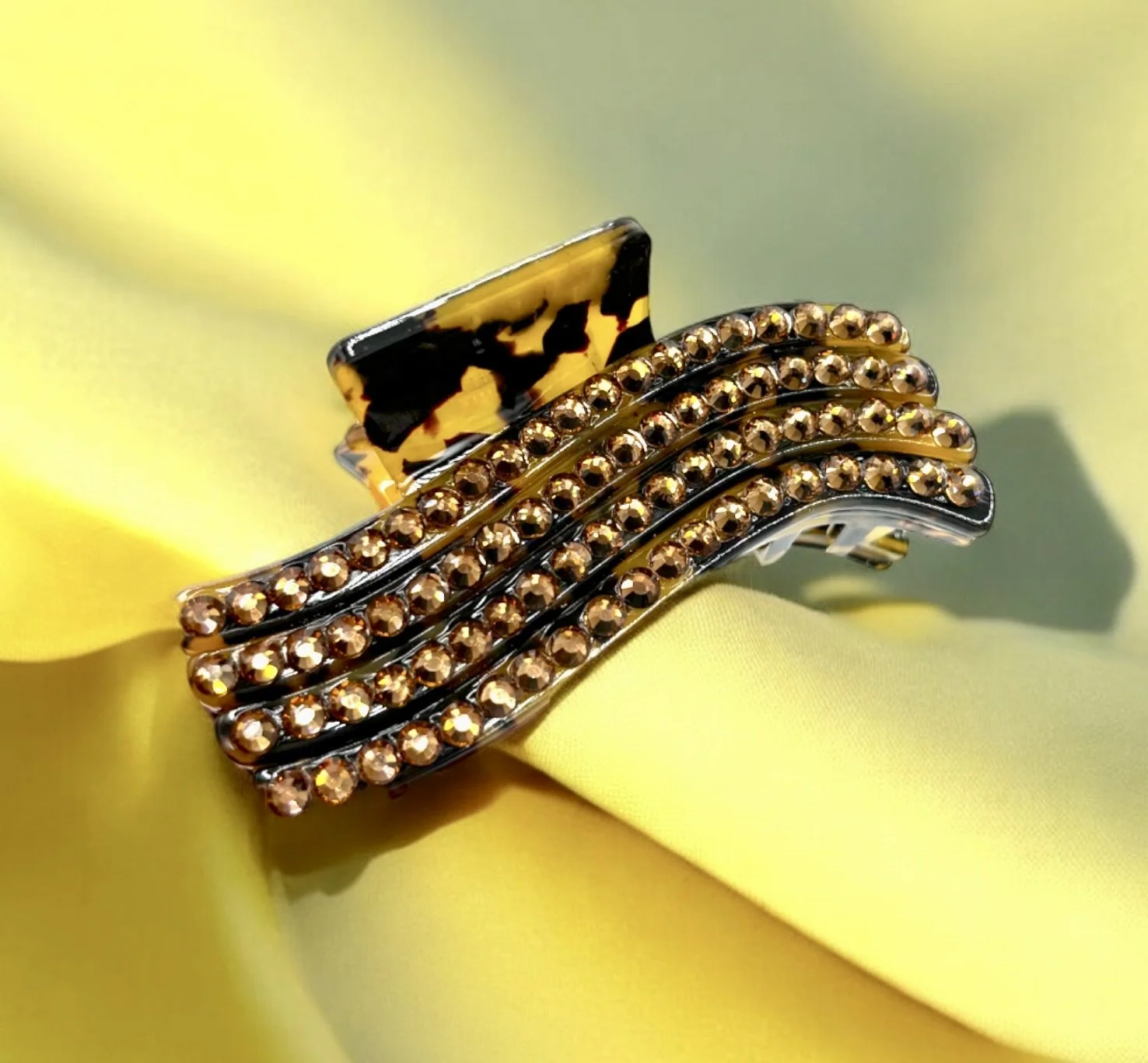 Tortoise Shell Hair Clip-Photoroom.jpeg