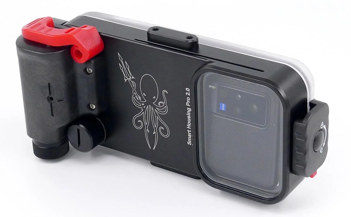 The Kraken Sports housing with prominent shutter button in red. Source: www.krakensports.ca