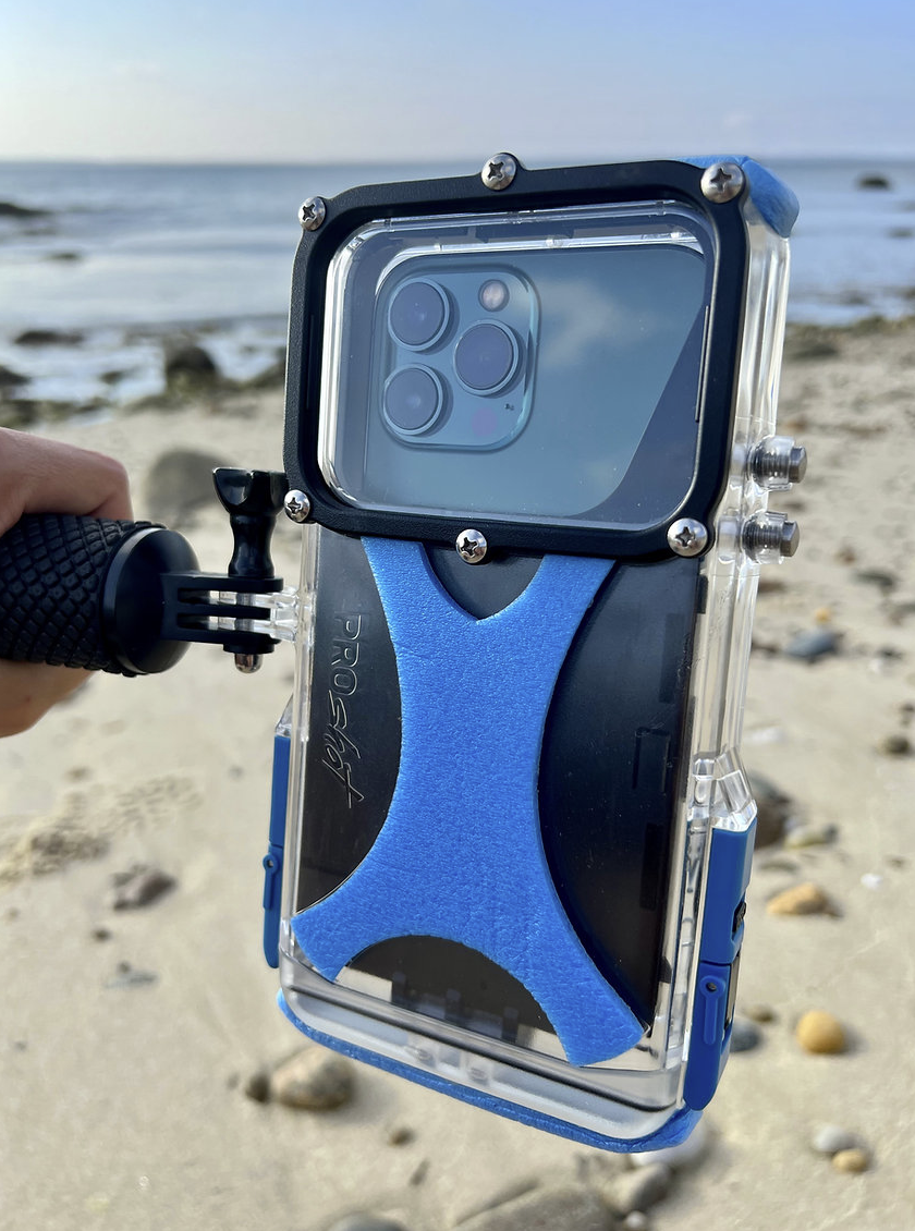 iPhone inside the ProShot Dive Case. Image source: www.proshotcase.com