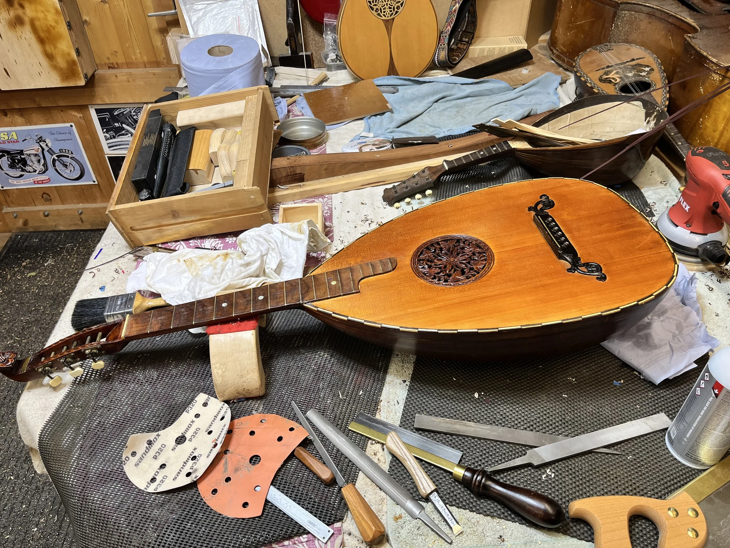 Repaired guitar lute instrument