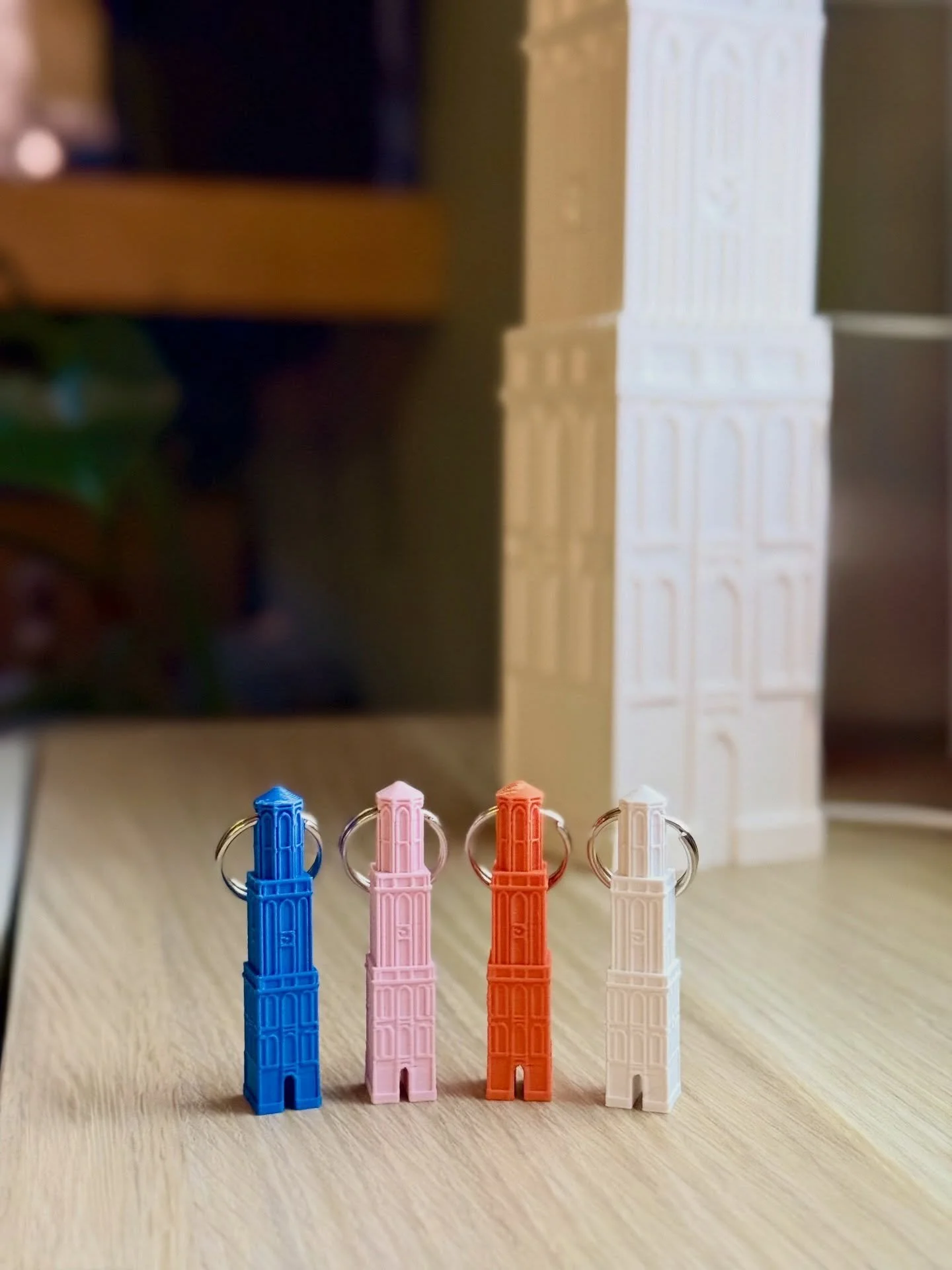 De Dom, maar dan voor aan je sleutelbos. Alleen verkrijgbaar bij @the.official.souvenir.store 📍Steenweg 24 

#domtoren #utrecht #utrechtcity