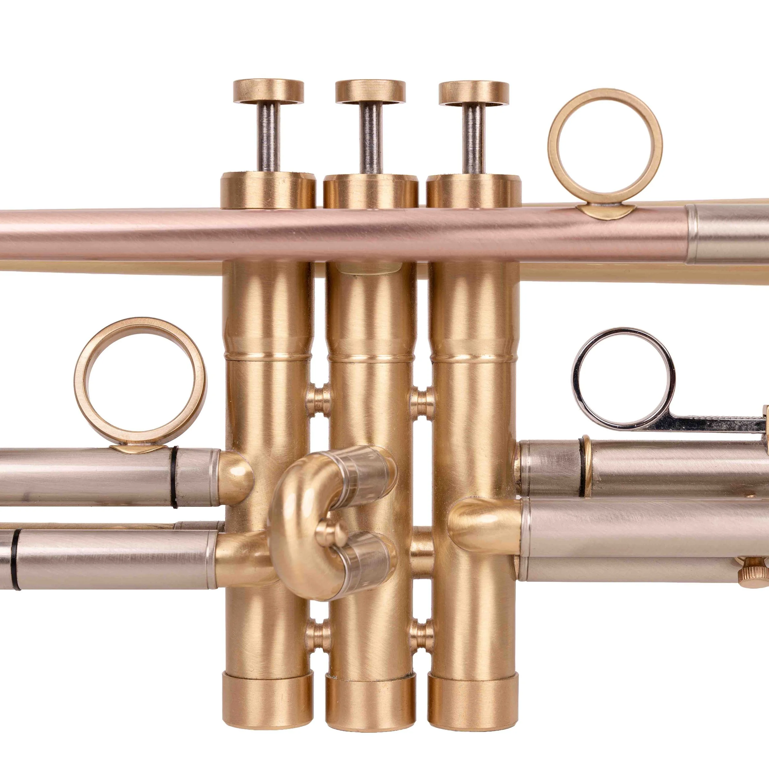 Gros plan produit révélant la précision des éléments et la qualité des matériaux. Image adaptée à communication technique ou catalogue.