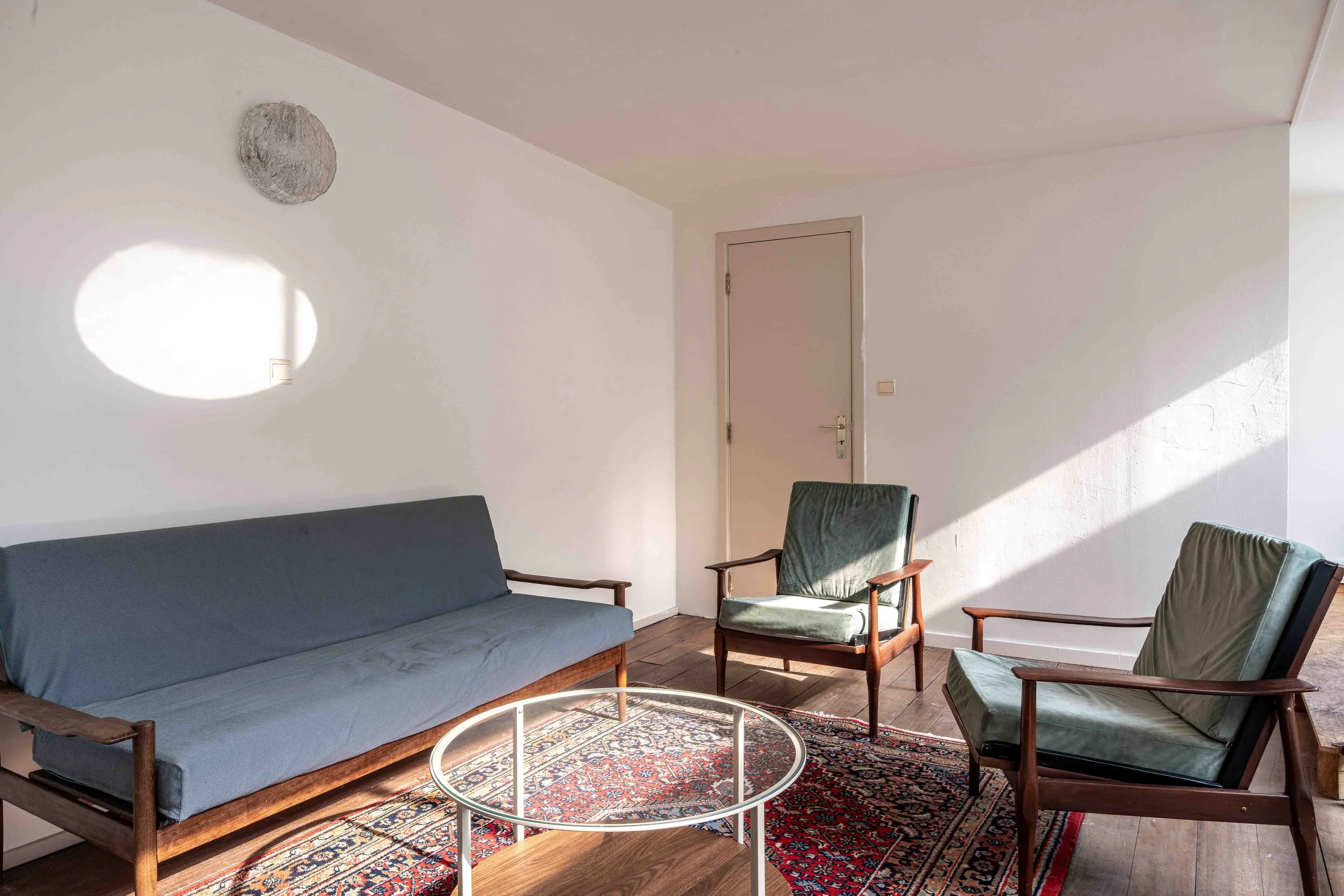 Coin détente lumineux dans un studio photo à Bruxelles