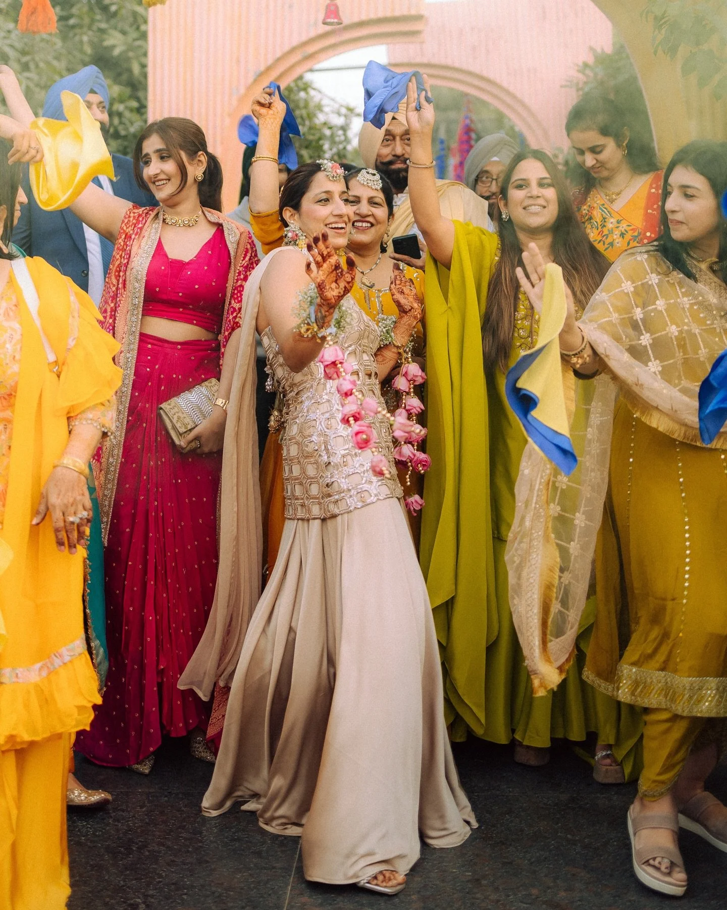 Taran didn&rsquo;t just sit for her haldi, she lived it.
Between flying petals, warm laughter, and raised hands, her happiness took over the moment.
This wasn&rsquo;t a ritual&hellip; it was Taran, exactly as she is. 💛

#Haldi #Indianwedding #thetal