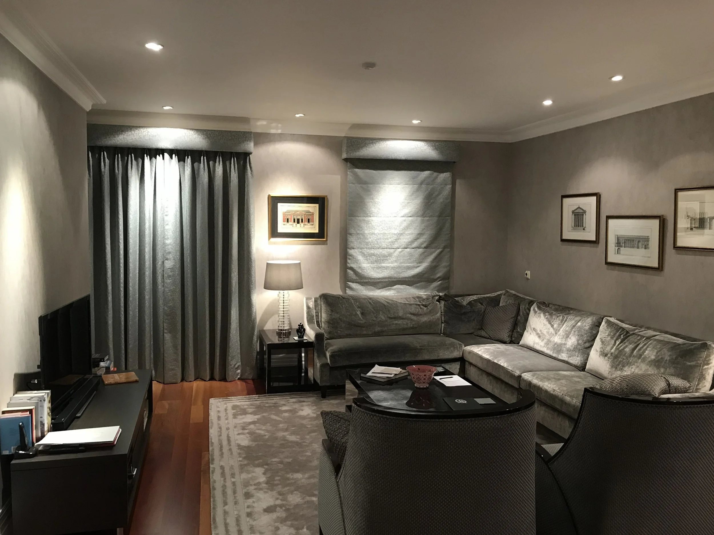 Close-up detail of textured luxury wallpaper professionally wrapped around an external corner. Flawless finish.