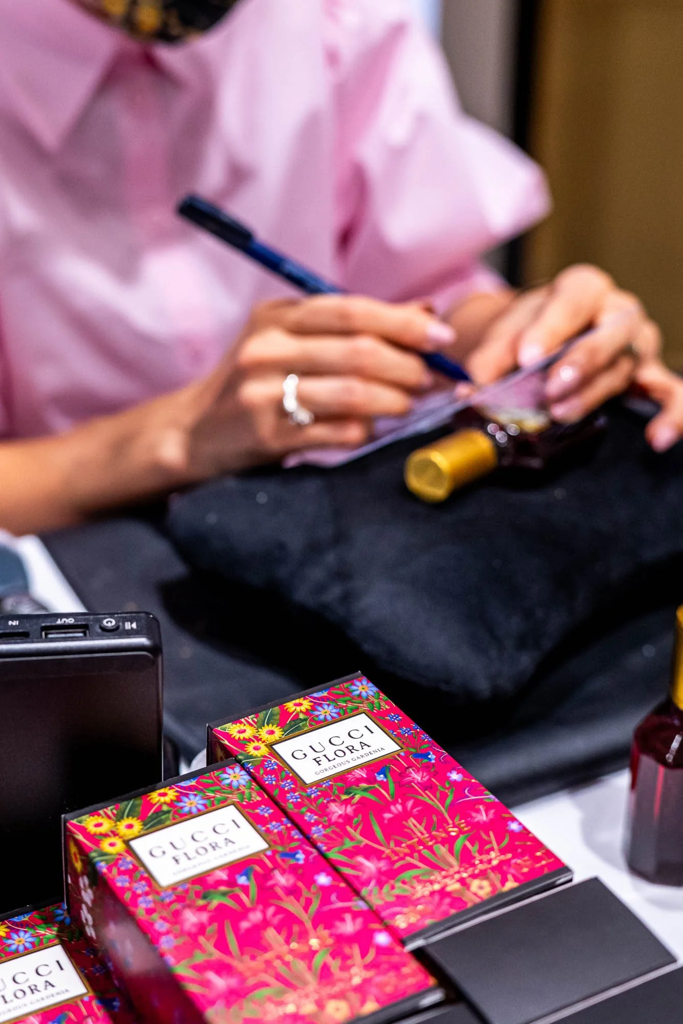 Gucci Flora / Fru - linesbyme.studio / Budapest Calligrapher.jpg