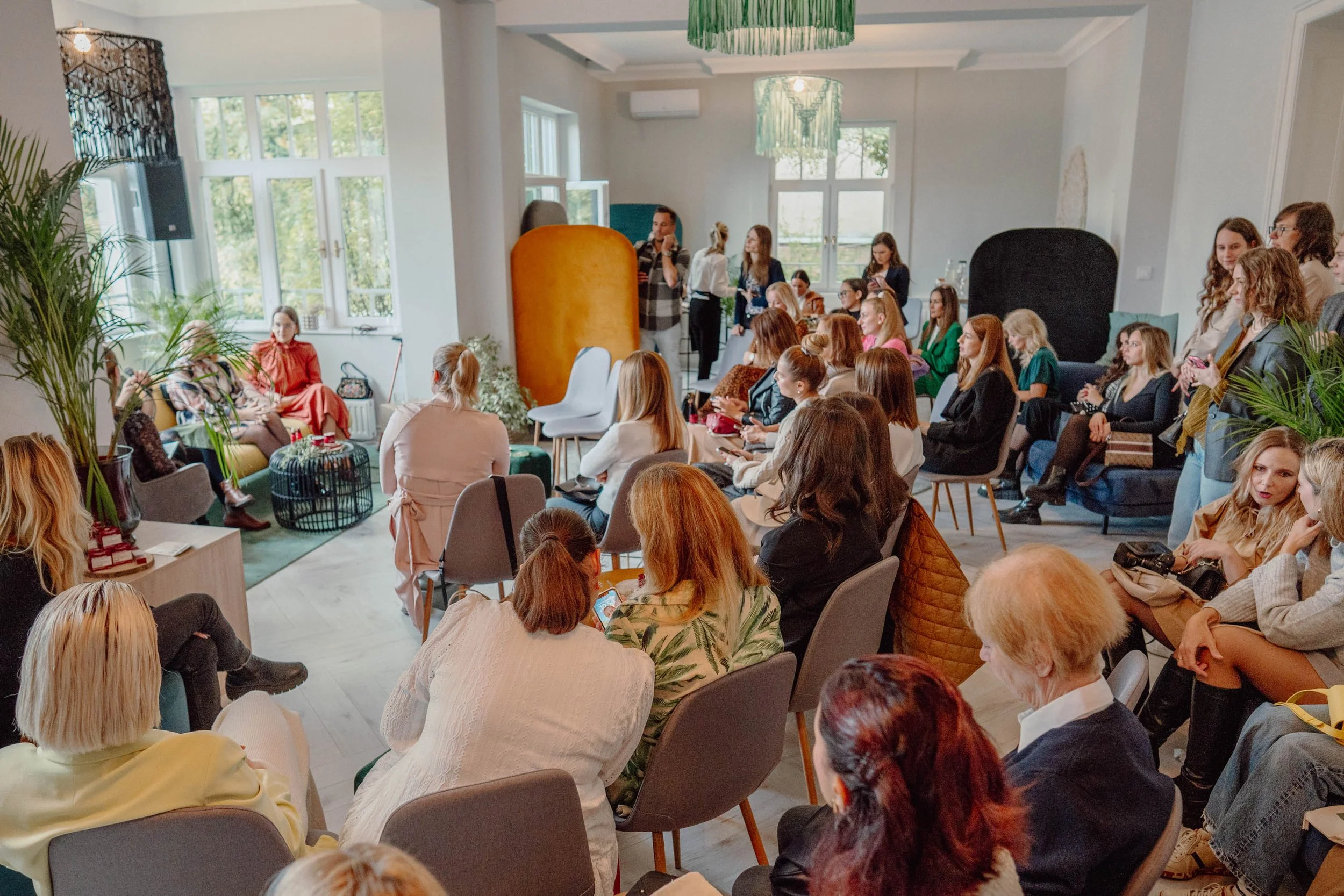 Yves Rocher event / Fru - linesbyme.studio / Budapest Calligrapher.jpg