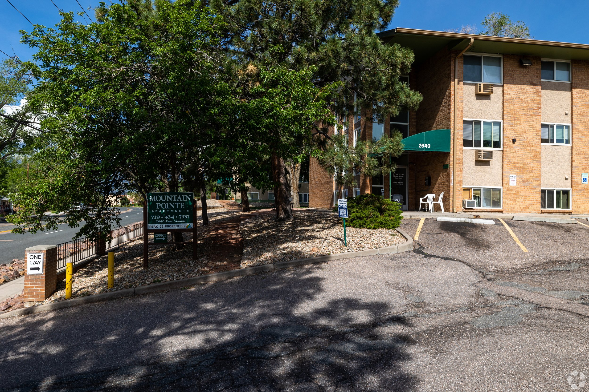 Mountain-Pointe-Apartments_005.jpg