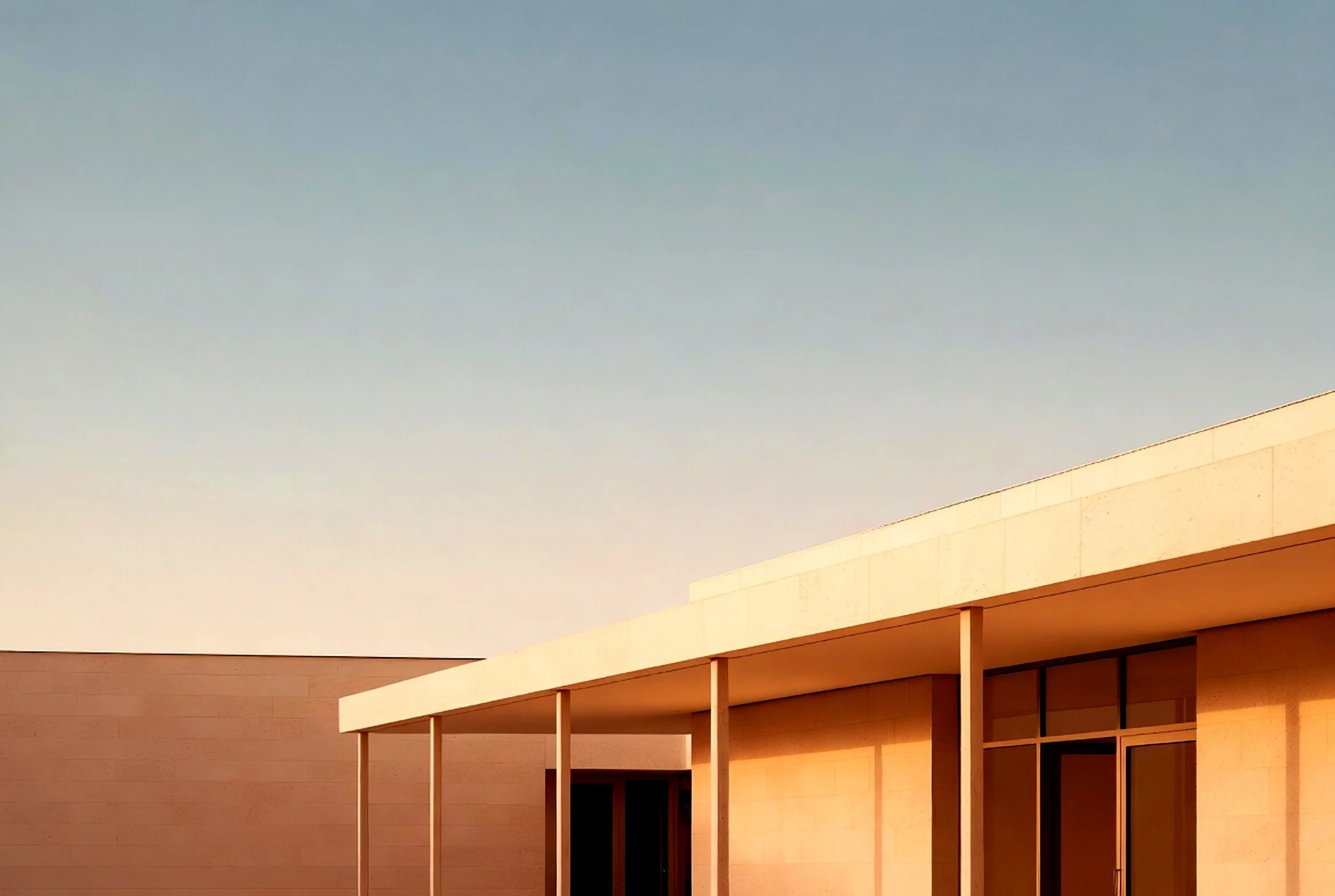 Modernes Gebäude mit weissem Dach und großen Fenstern bei Sonnenuntergang, Teilansicht