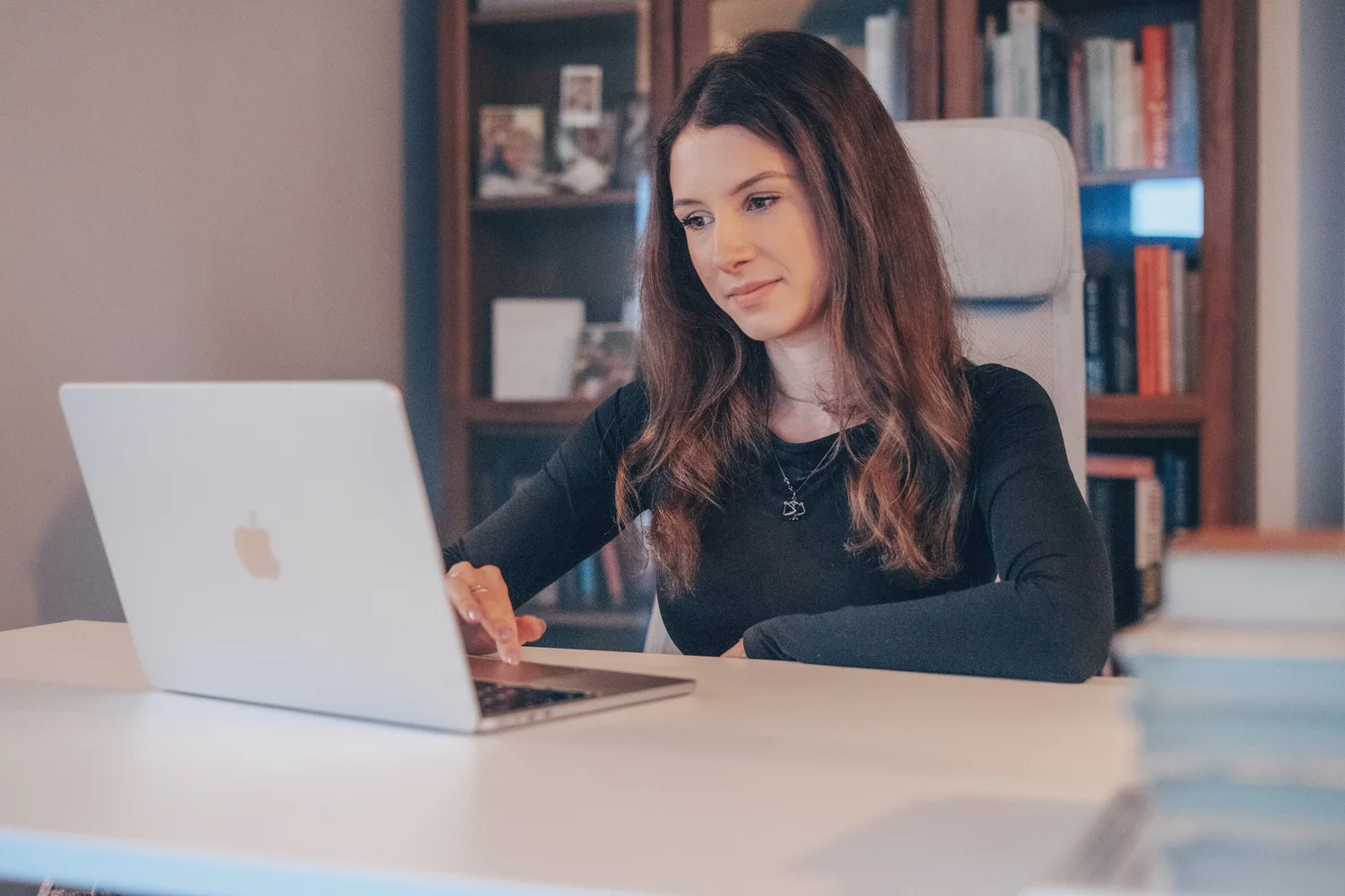 Weronika teaching a live online Polish lesson